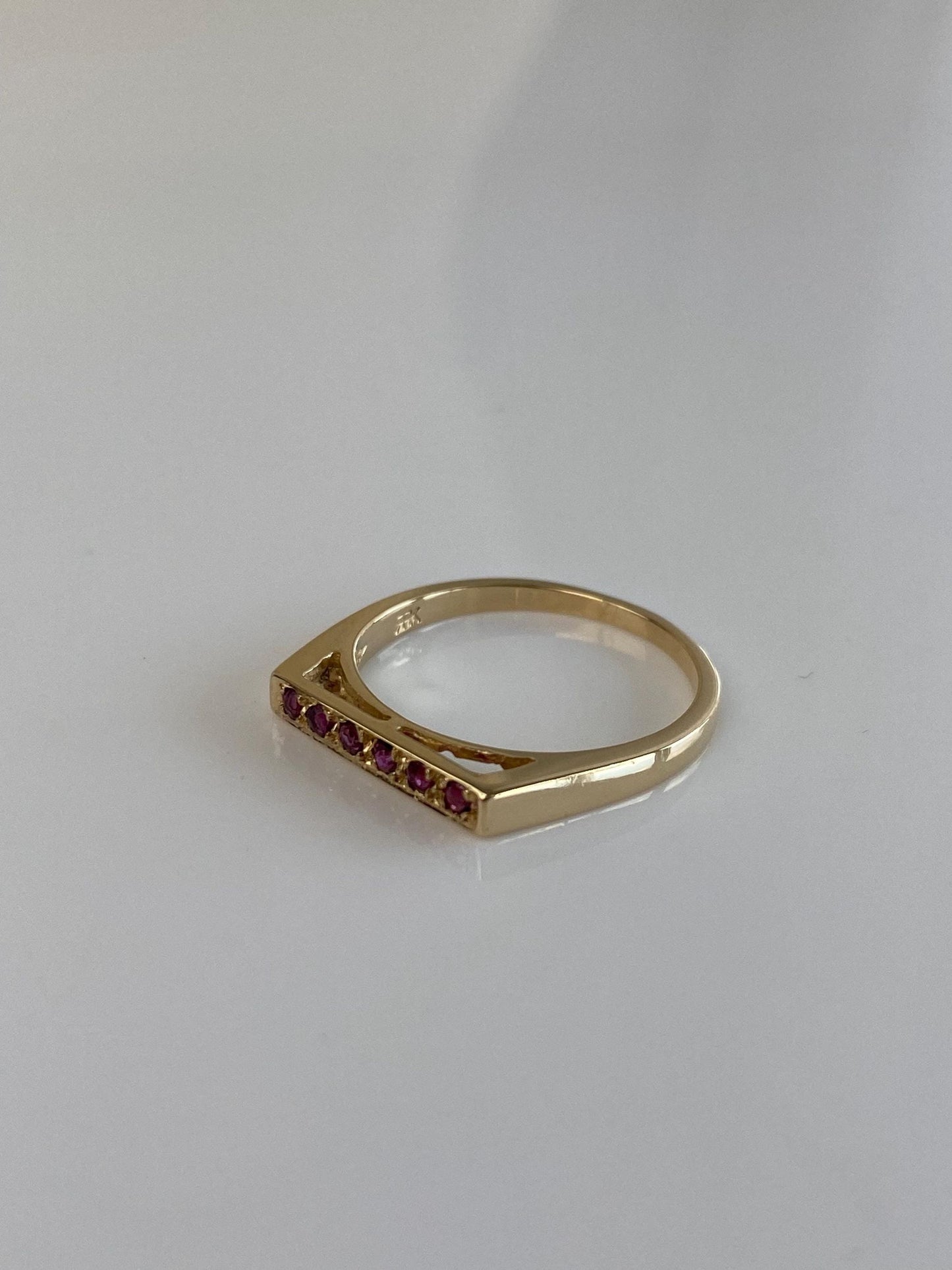 Vintage Solid 14k Yellow Gold Red Spinel Ring - Size 5.25