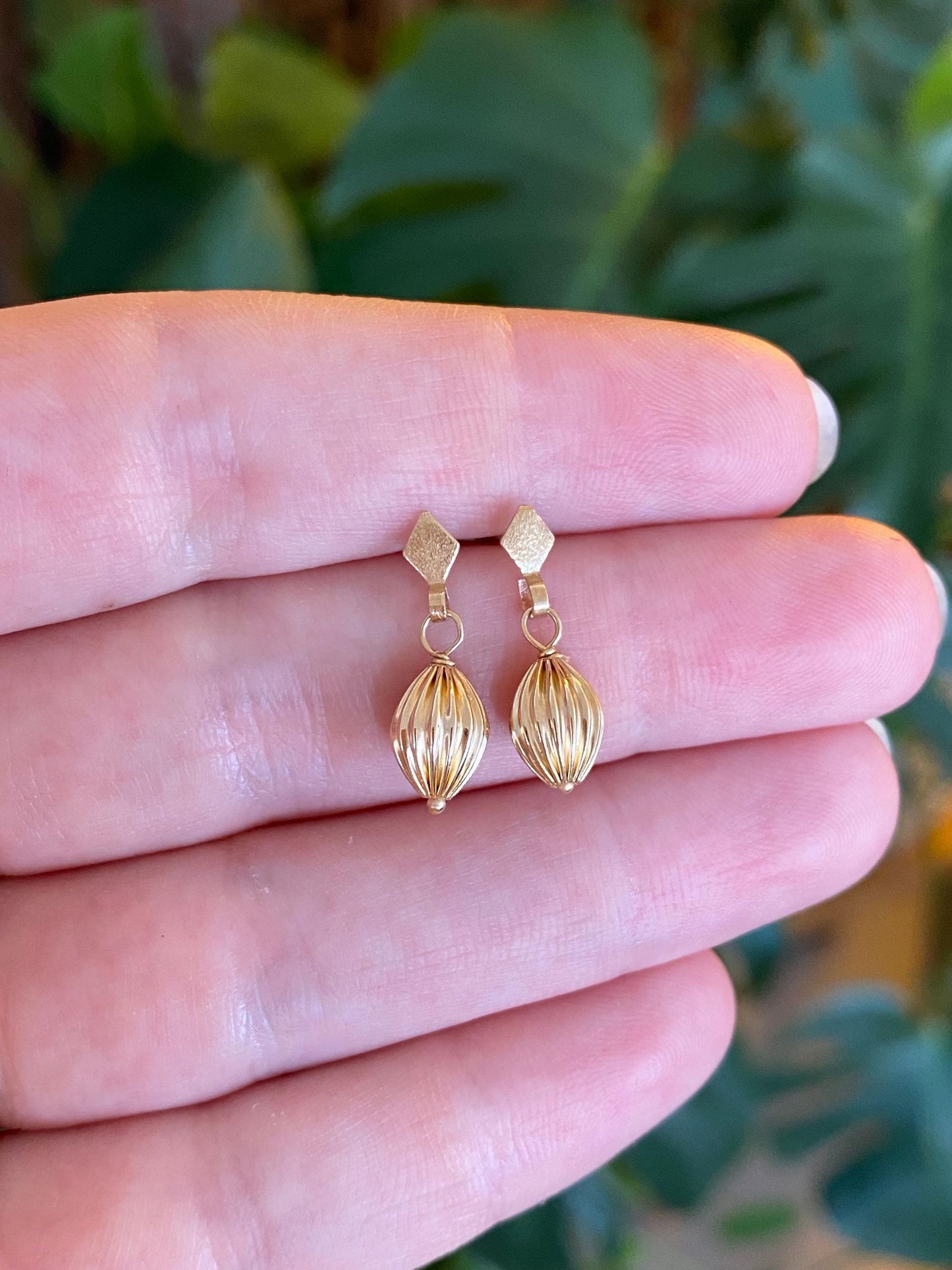 Vintage 14k Yellow Gold Fluted Bead Dangle Stud Earrings