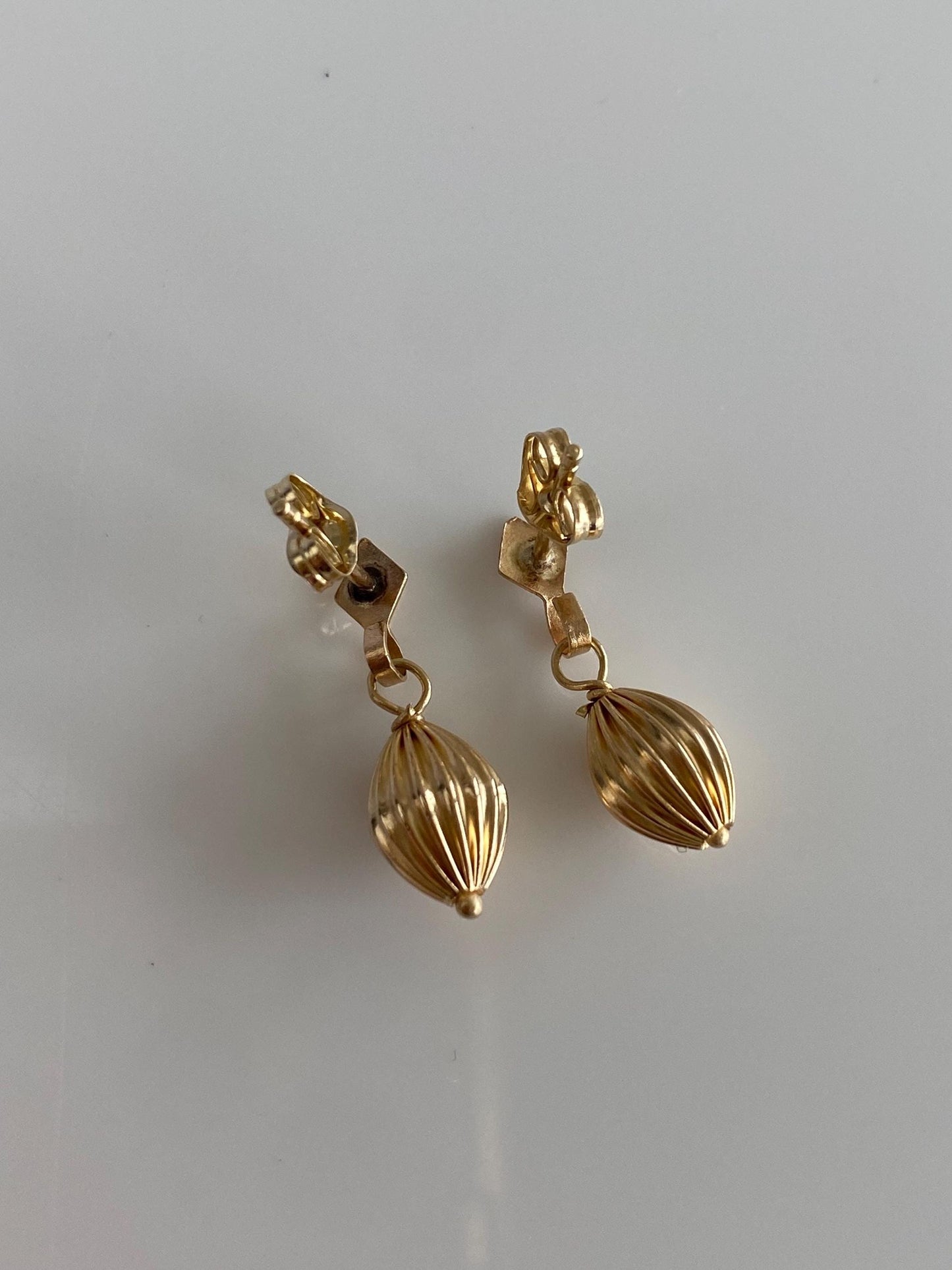 Vintage 14k Yellow Gold Fluted Bead Dangle Stud Earrings