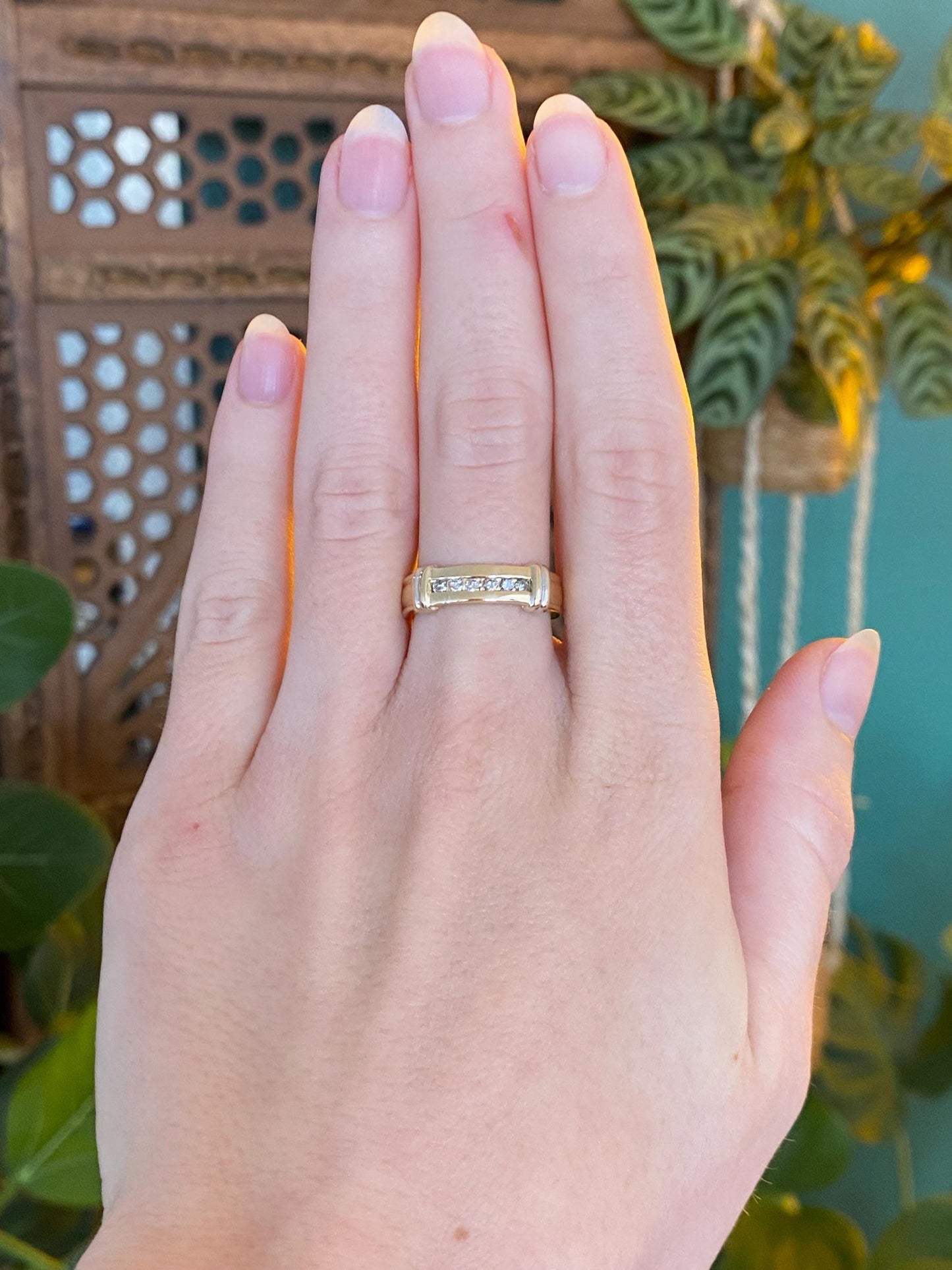 Vintage Solid 14k Yellow Gold Diamond Ring Band - Size 6.75