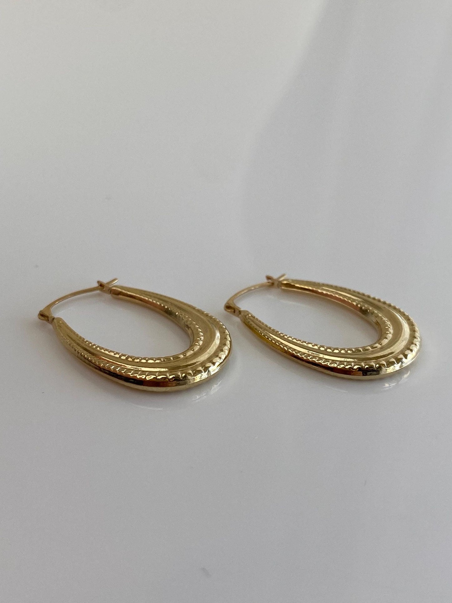 Vintage 14k Yellow Gold Design Hoop Earrings