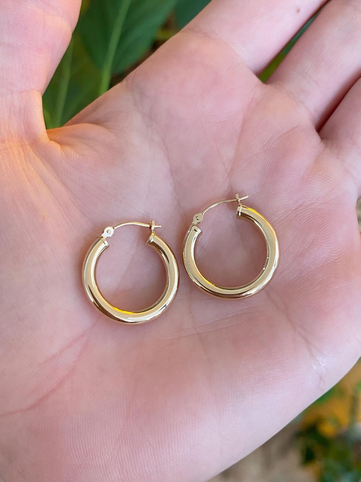 Vintage 14k Yellow Gold Hoop Earrings