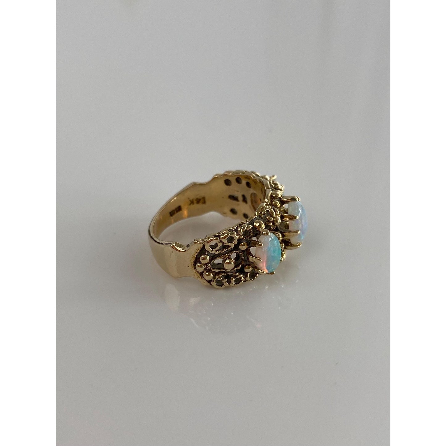Vintage Solid 14k Yellow Gold Triple Opal Filigree Ring Band - Size 6