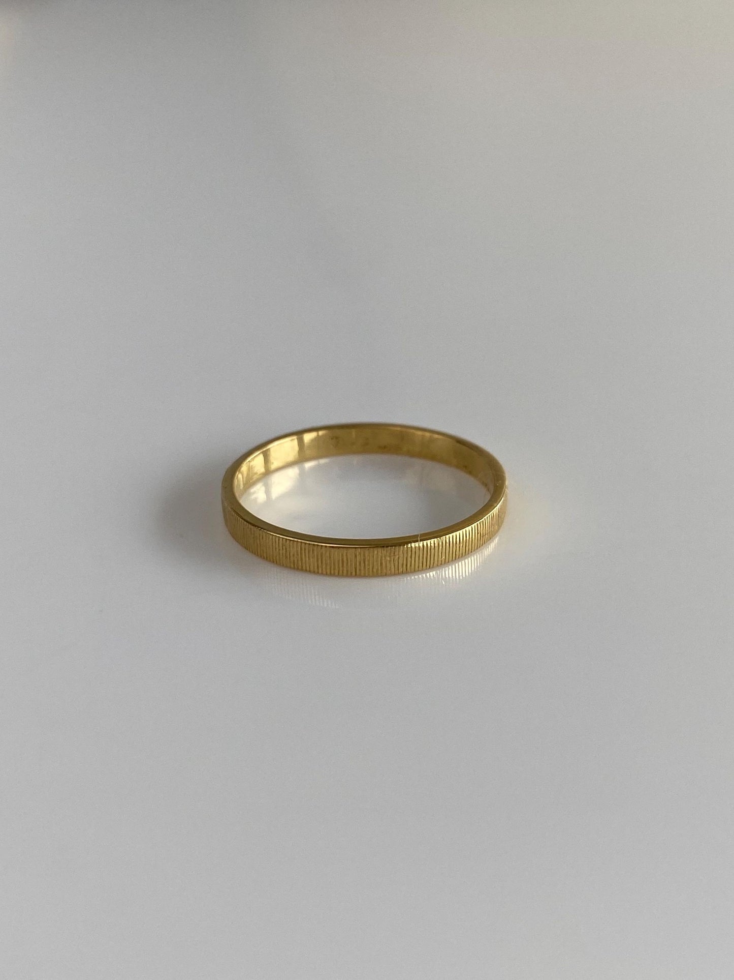 Vintage Solid 18k Yellow Gold Textured Ring Band - Size 6.25