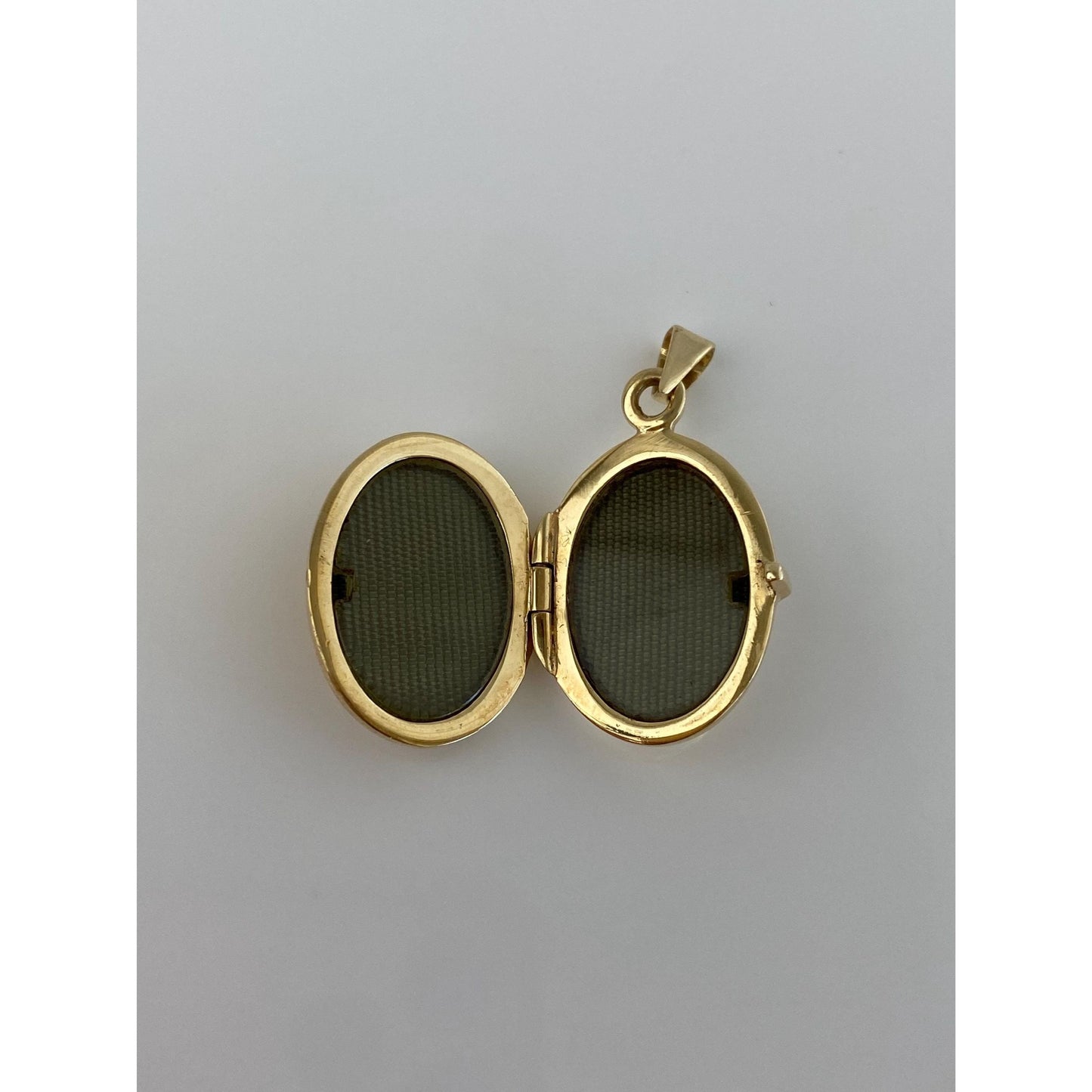 Vintage Solid 14k Yellow Gold Floral Locket Charm