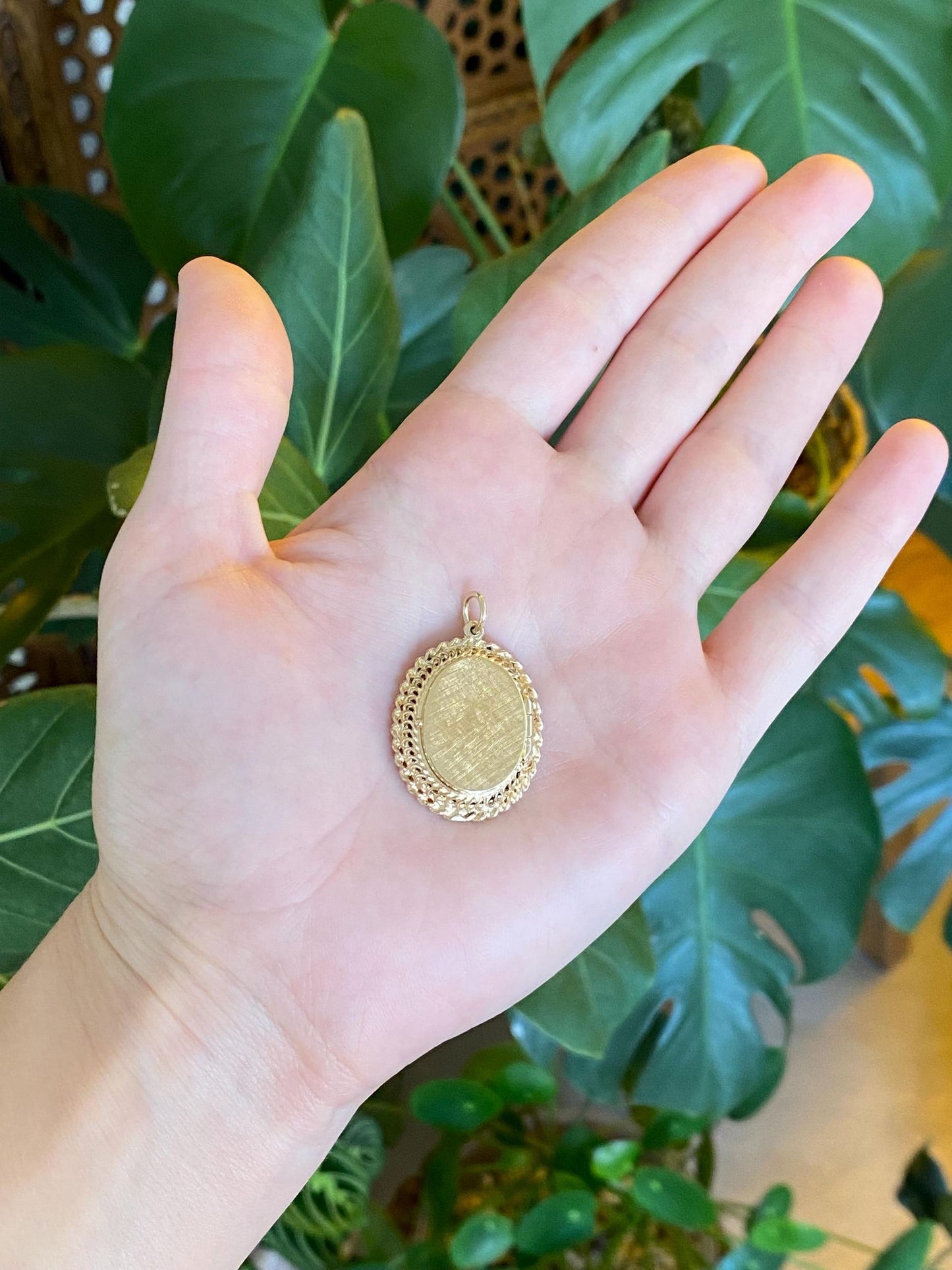 Vintage Solid 14k Yellow Gold Crosshatch Pattern Locket Charm