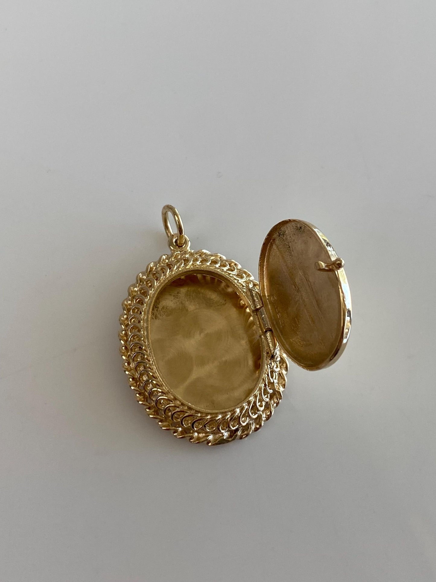 Vintage Solid 14k Yellow Gold Crosshatch Pattern Locket Charm