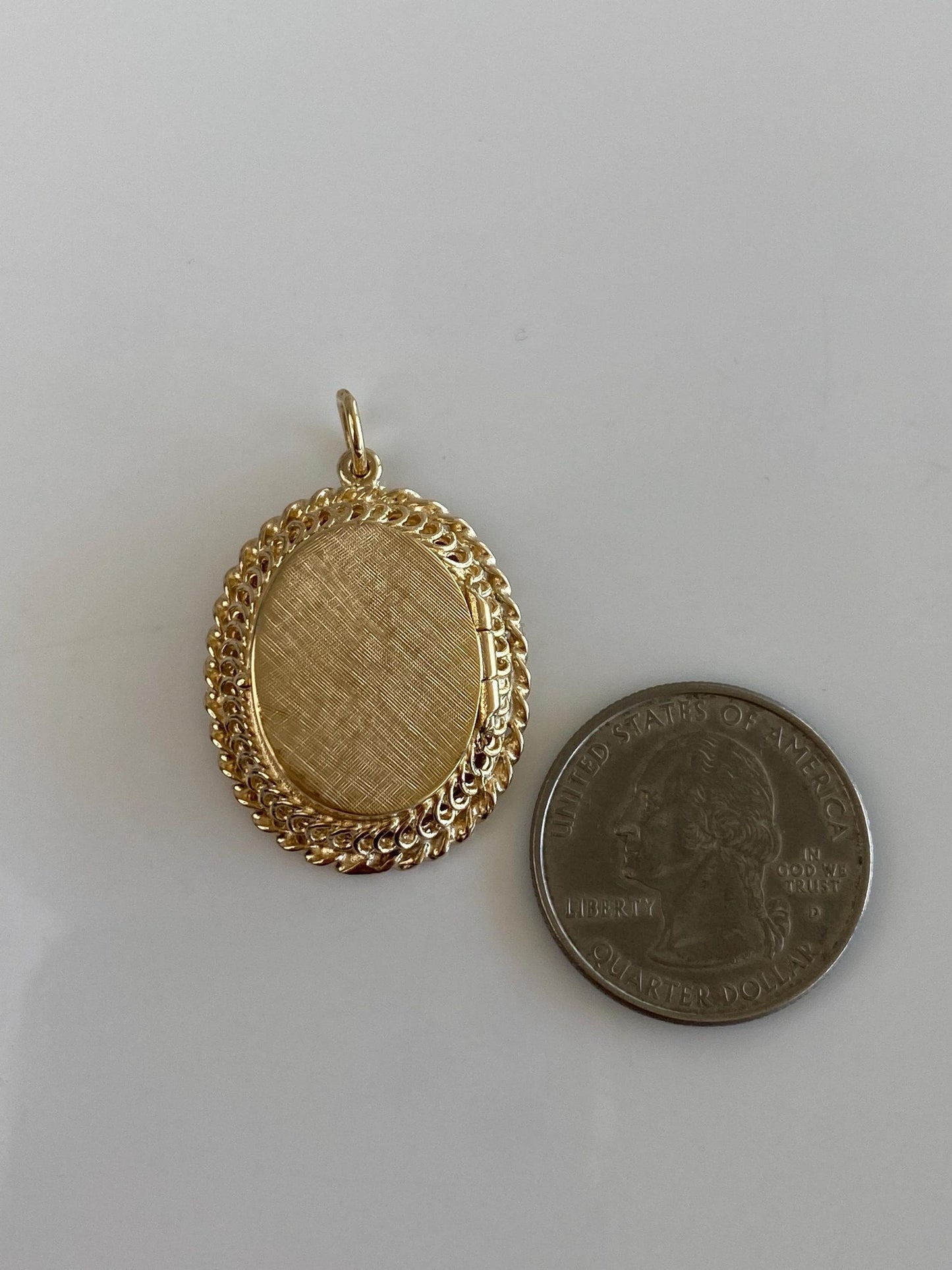 Vintage Solid 14k Yellow Gold Crosshatch Pattern Locket Charm