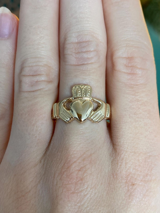 Vintage Solid 14k Yellow Gold Claddaugh Ring - Size 8