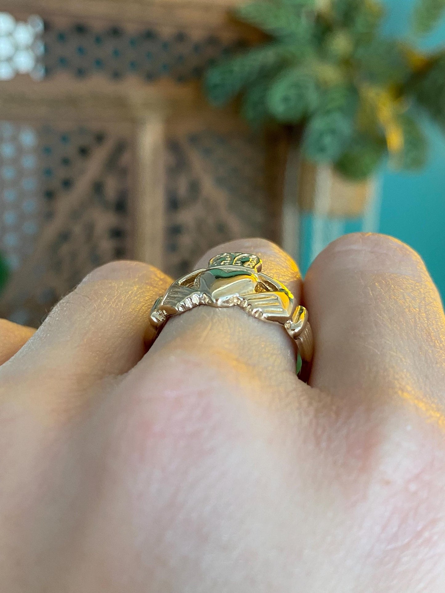 Vintage Solid 14k Yellow Gold Claddaugh Ring - Size 8