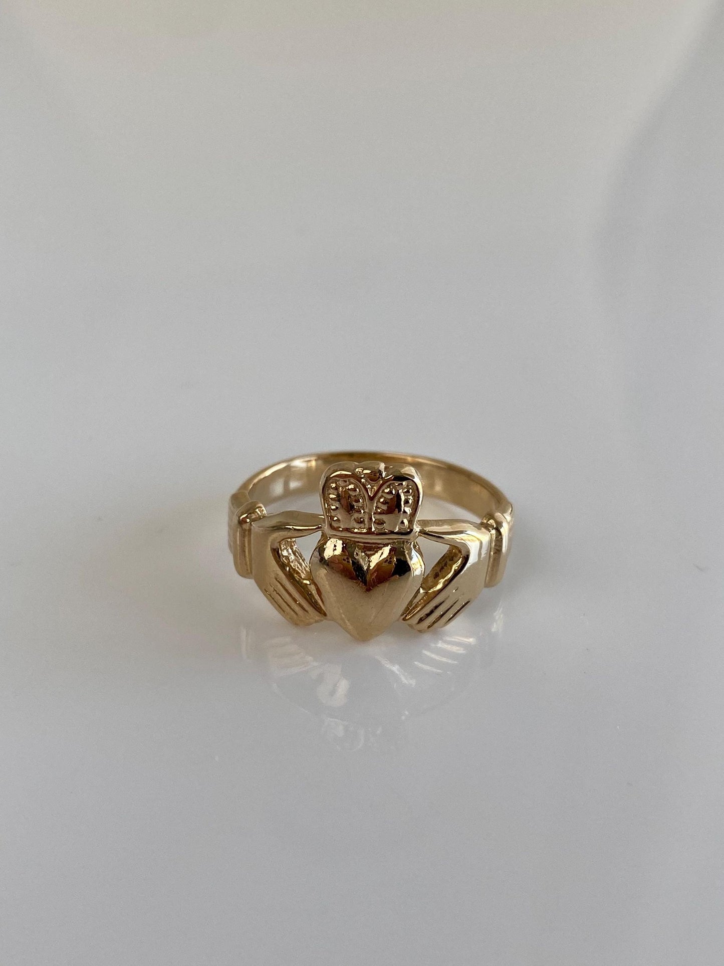 Vintage Solid 14k Yellow Gold Claddaugh Ring - Size 8