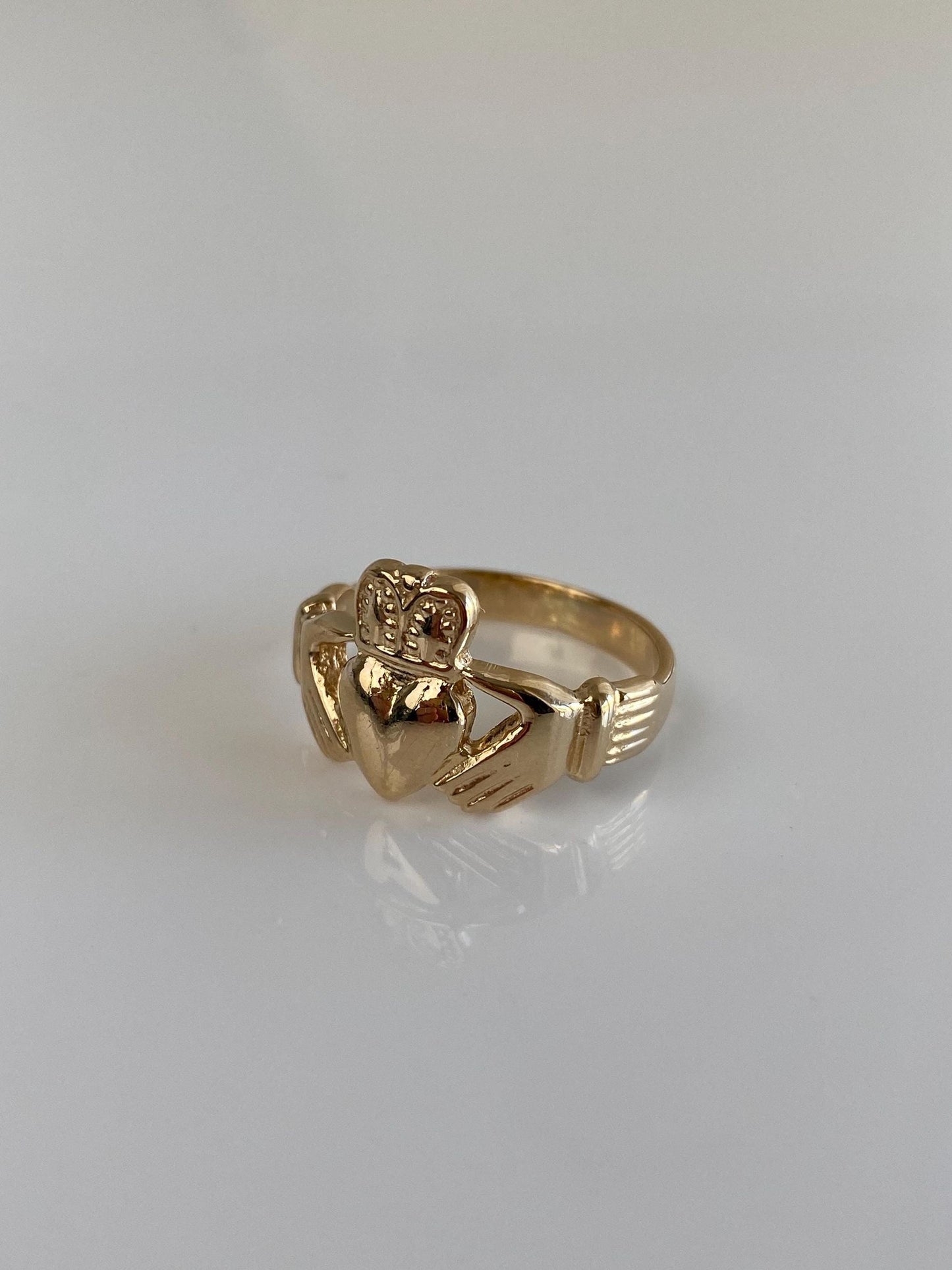 Vintage Solid 14k Yellow Gold Claddaugh Ring - Size 8