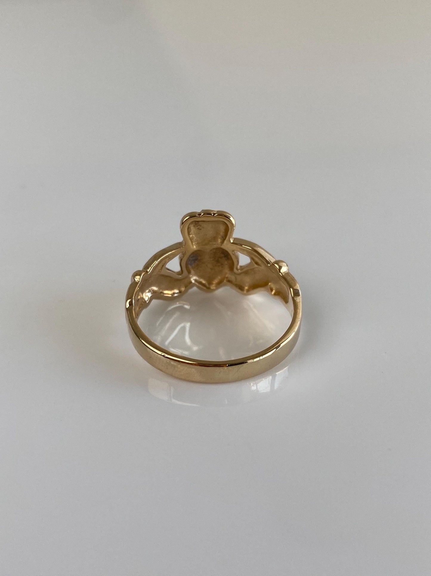 Vintage Solid 14k Yellow Gold Claddaugh Ring - Size 8