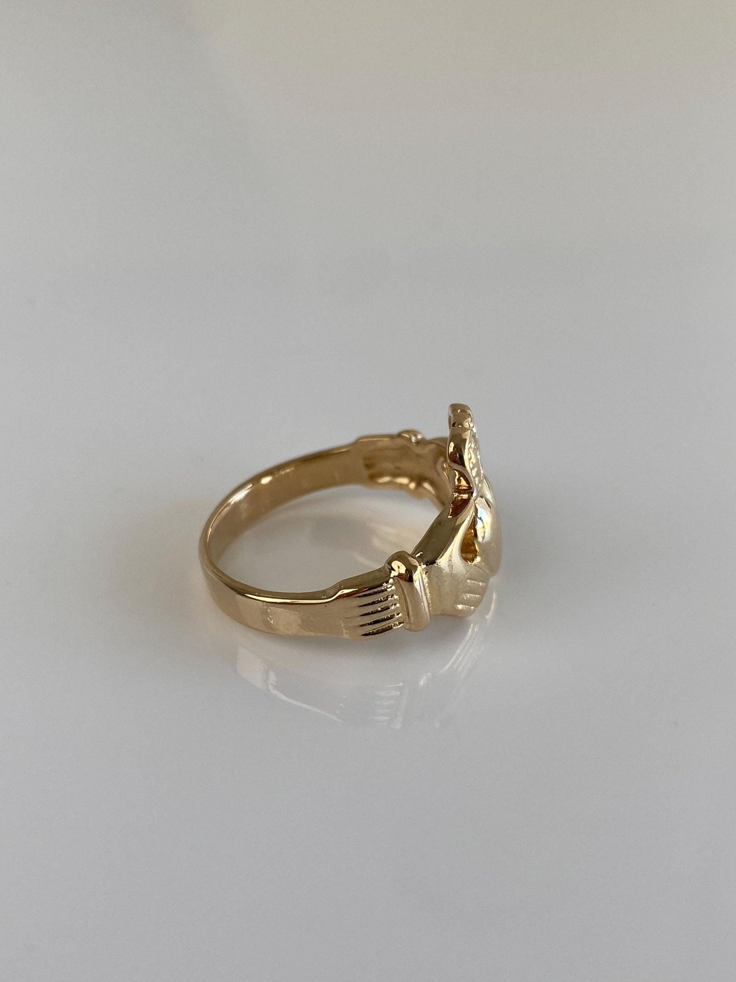 Vintage Solid 14k Yellow Gold Claddaugh Ring - Size 8