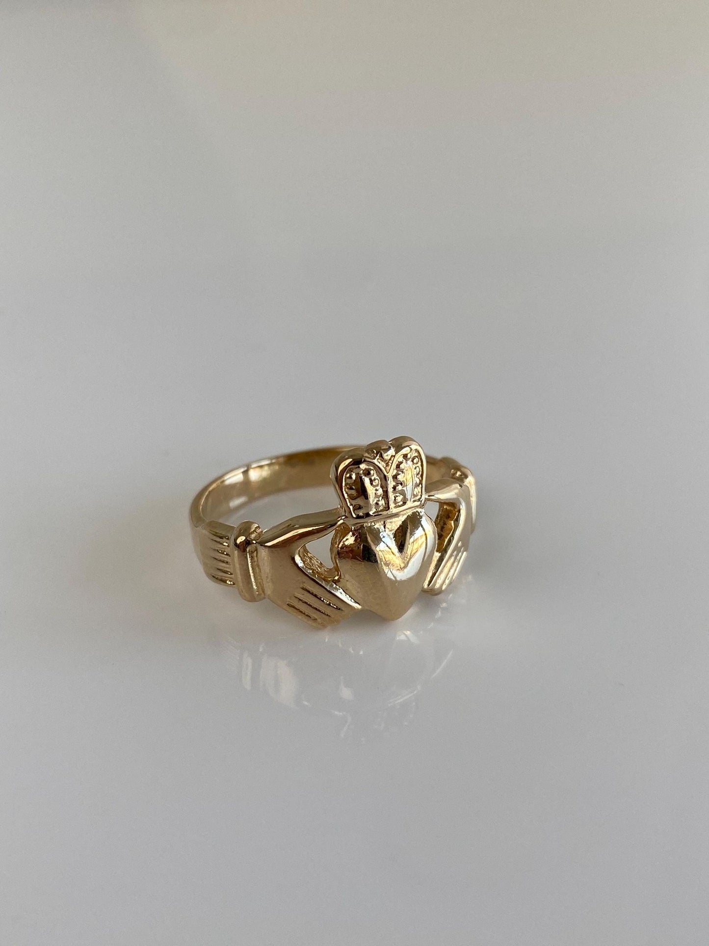 Vintage Solid 14k Yellow Gold Claddaugh Ring - Size 8