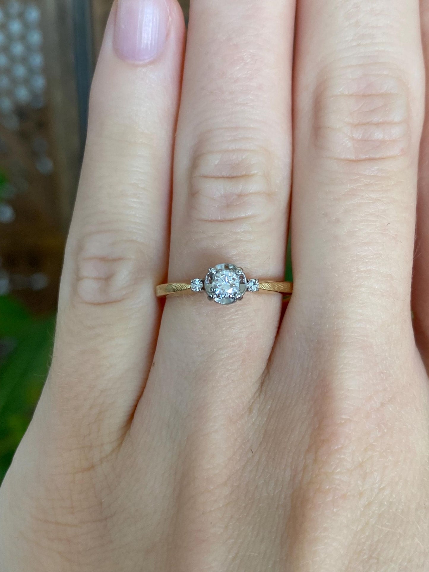 Vintage Solid 18k White & Yellow Gold Diamond Ring - Size 5.75