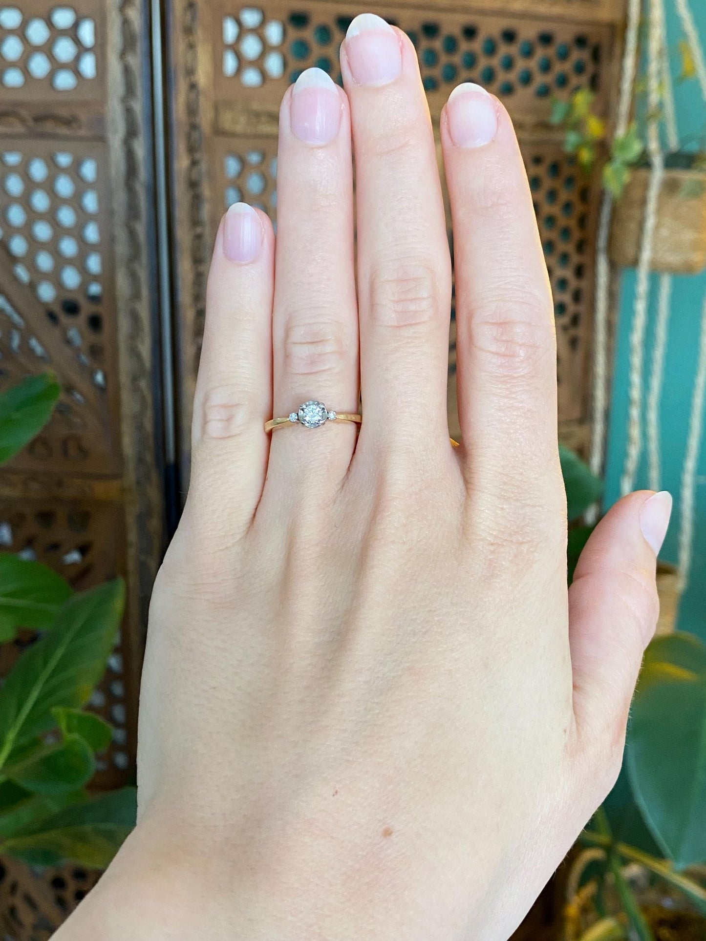 Vintage Solid 18k White & Yellow Gold Diamond Ring - Size 5.75