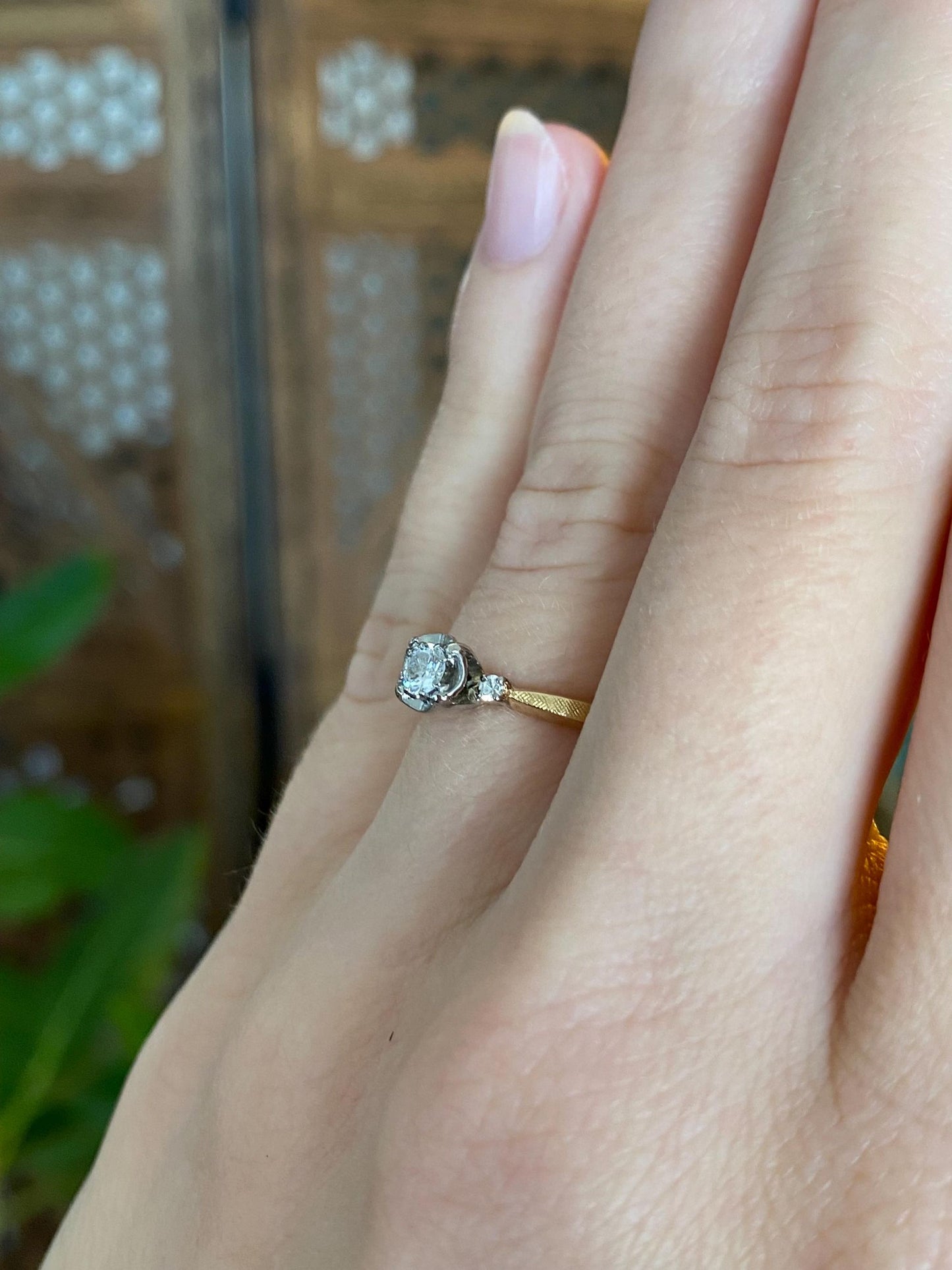 Vintage Solid 18k White & Yellow Gold Diamond Ring - Size 5.75