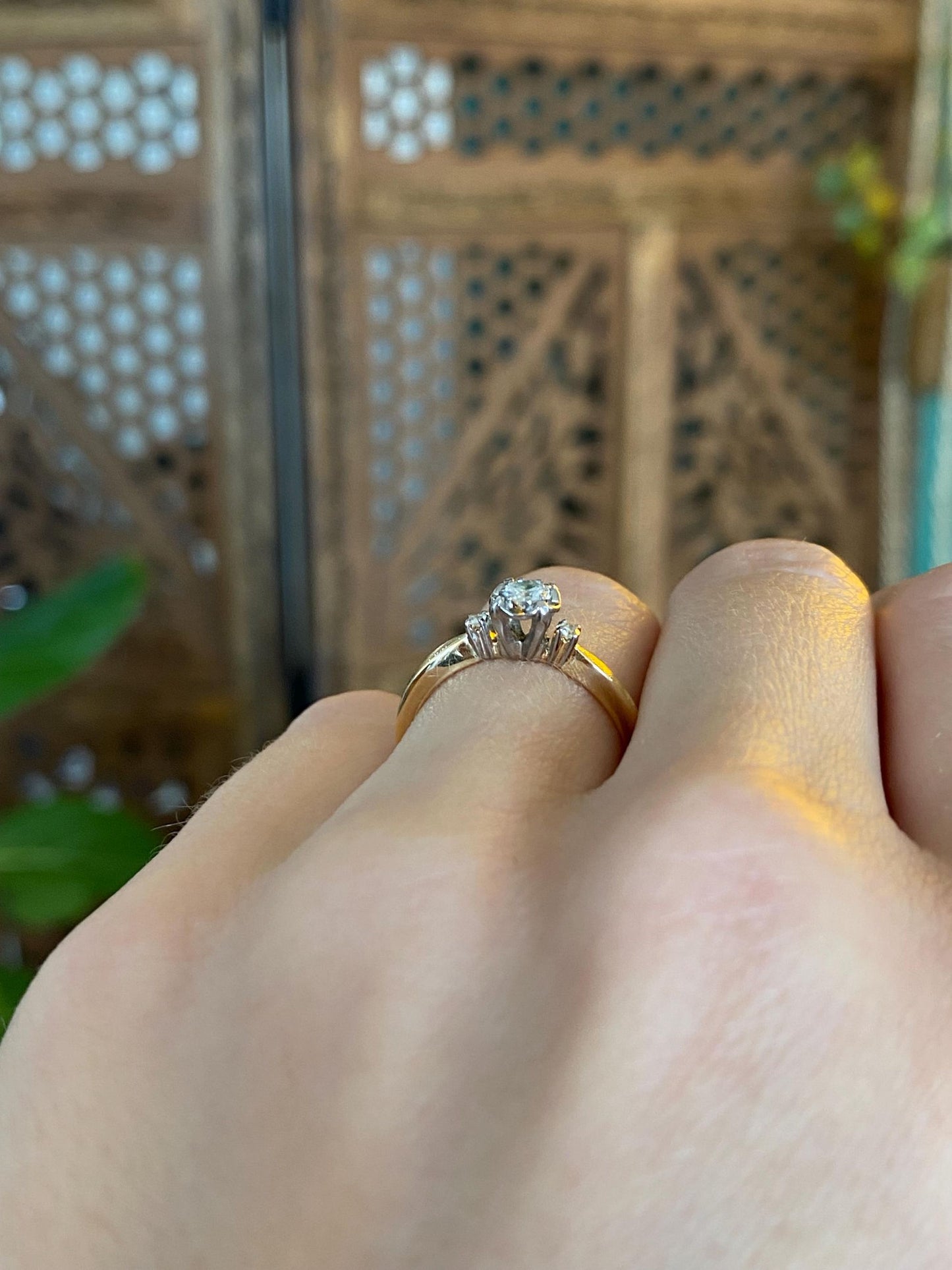 Vintage Solid 18k White & Yellow Gold Diamond Ring - Size 5.75