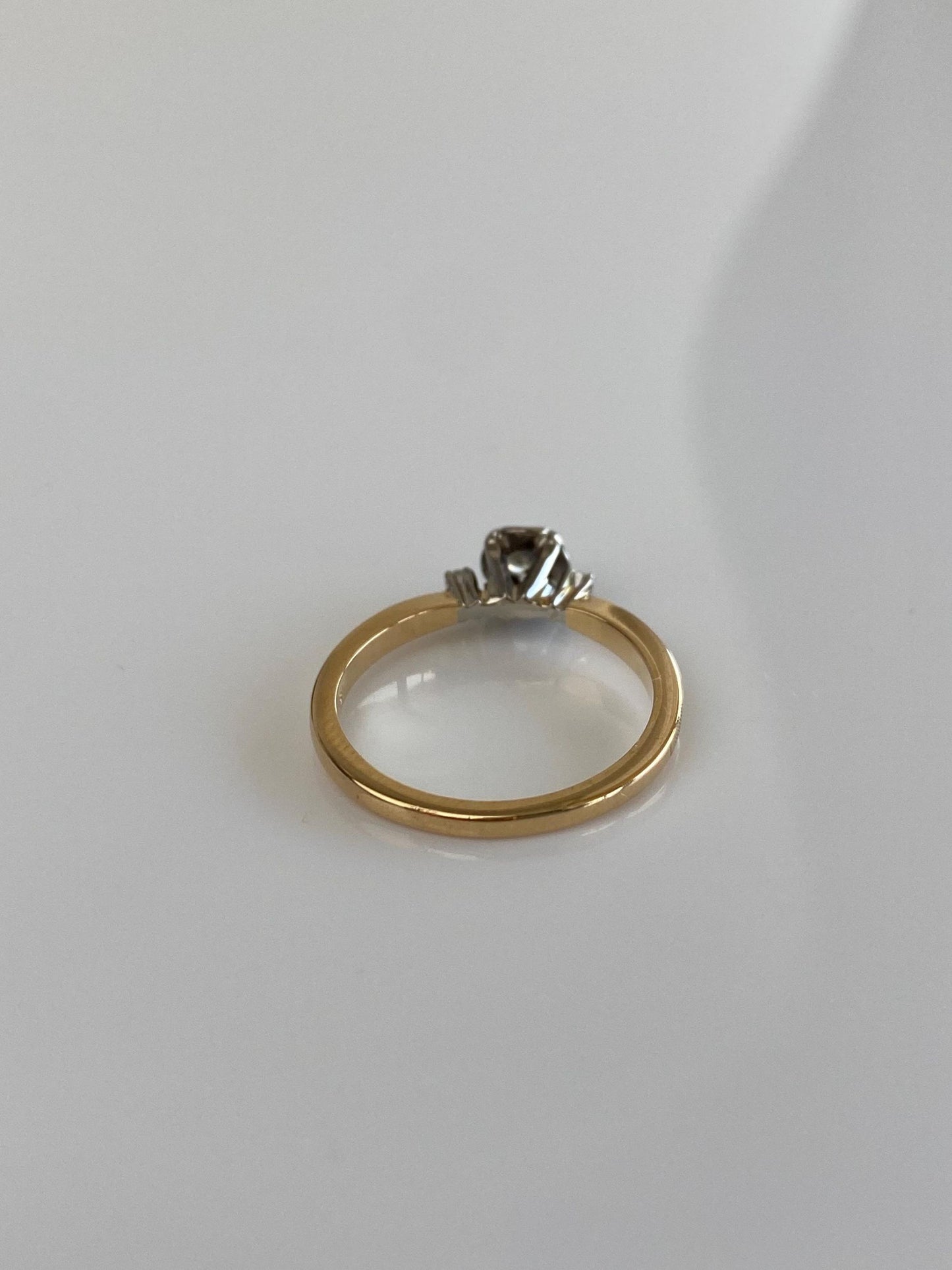 Vintage Solid 18k White & Yellow Gold Diamond Ring - Size 5.75