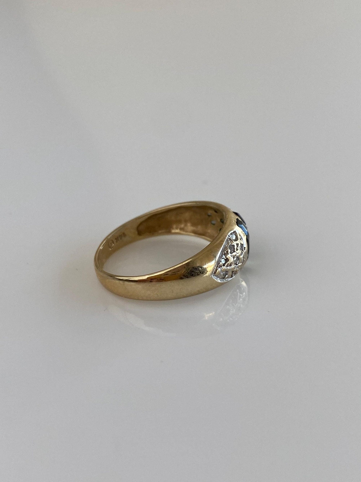 Vintage Solid 14k Yellow Gold Diamonds Blue Sapphire Ring Band - Size 5.75
