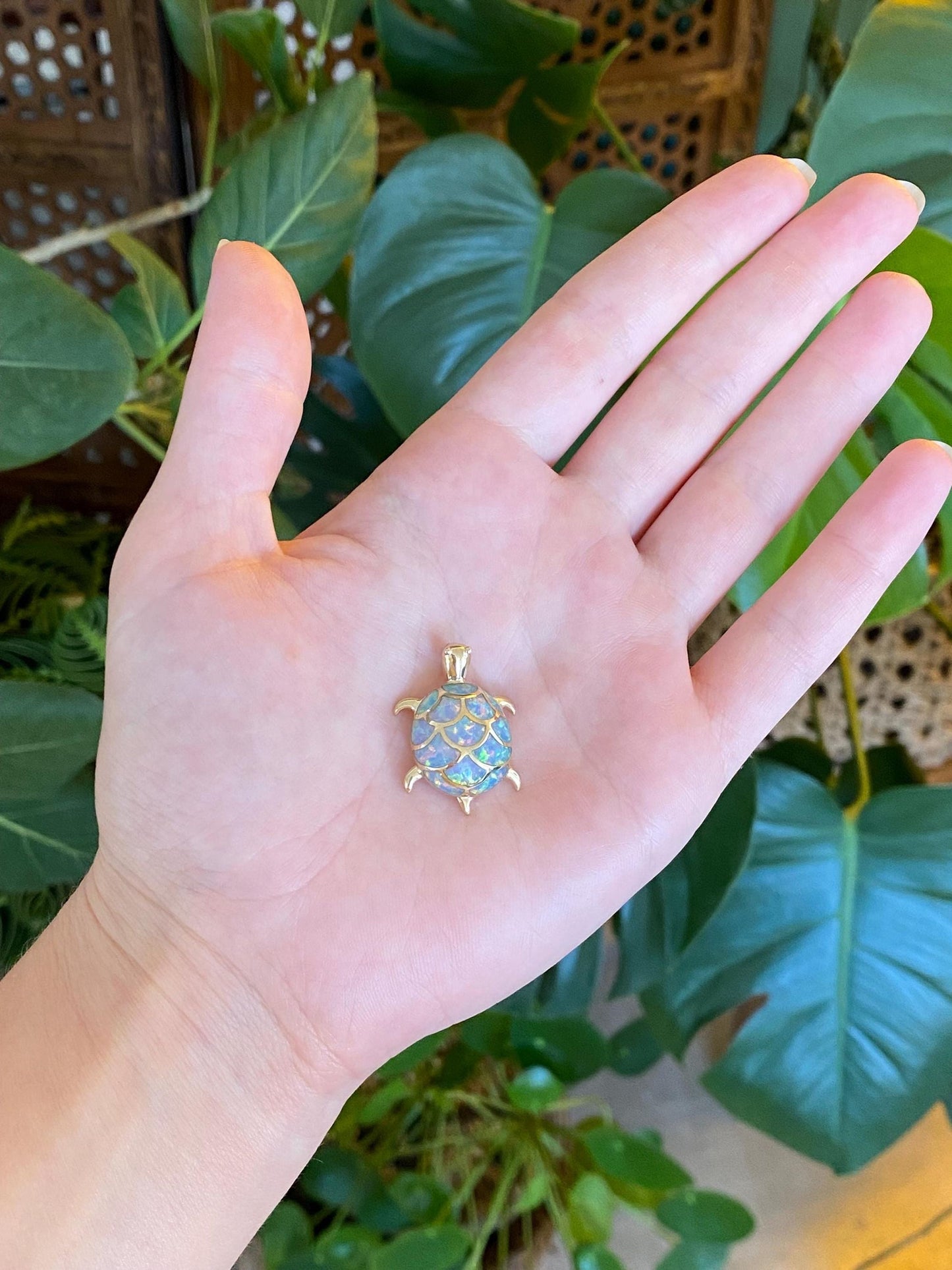 Vintage 14k Yellow Gold Opal Mother of Pearl Turtle Charm