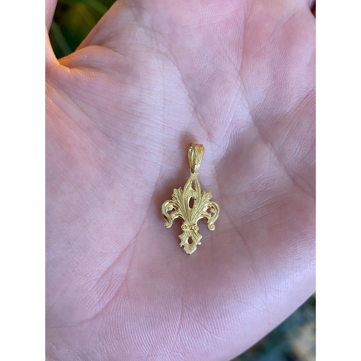 Vintage Solid 18k Yellow Gold Fleur-de-lis Charm