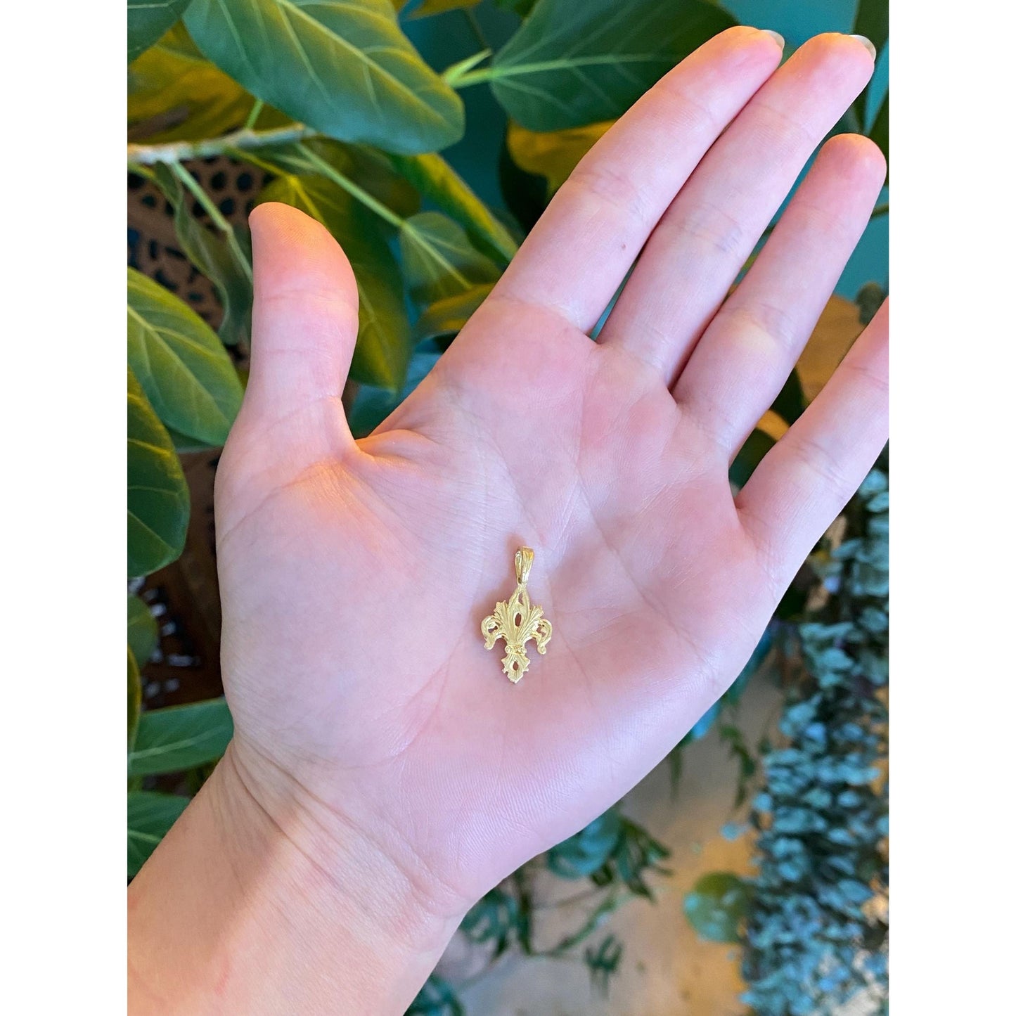 Vintage Solid 18k Yellow Gold Fleur-de-lis Charm