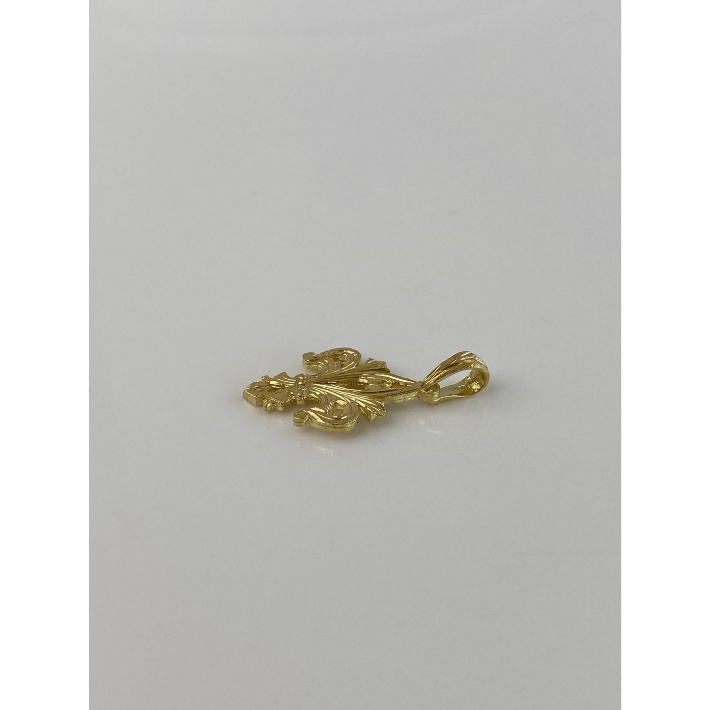 Vintage Solid 18k Yellow Gold Fleur-de-lis Charm