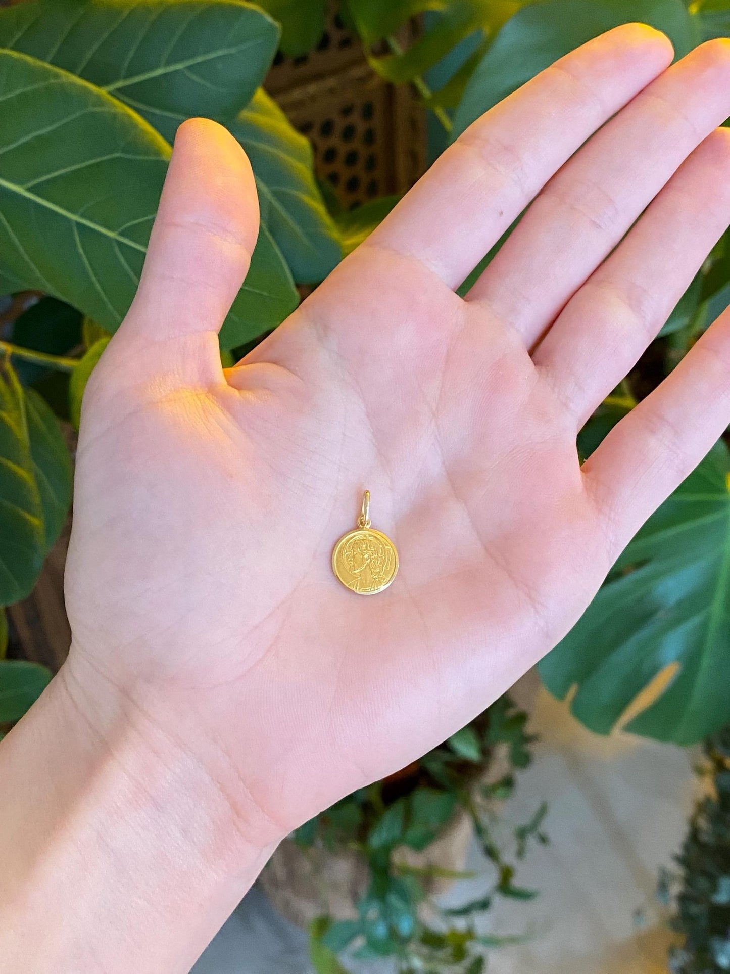 Vintage Solid 18k Yellow Gold Religious Jesus Charm