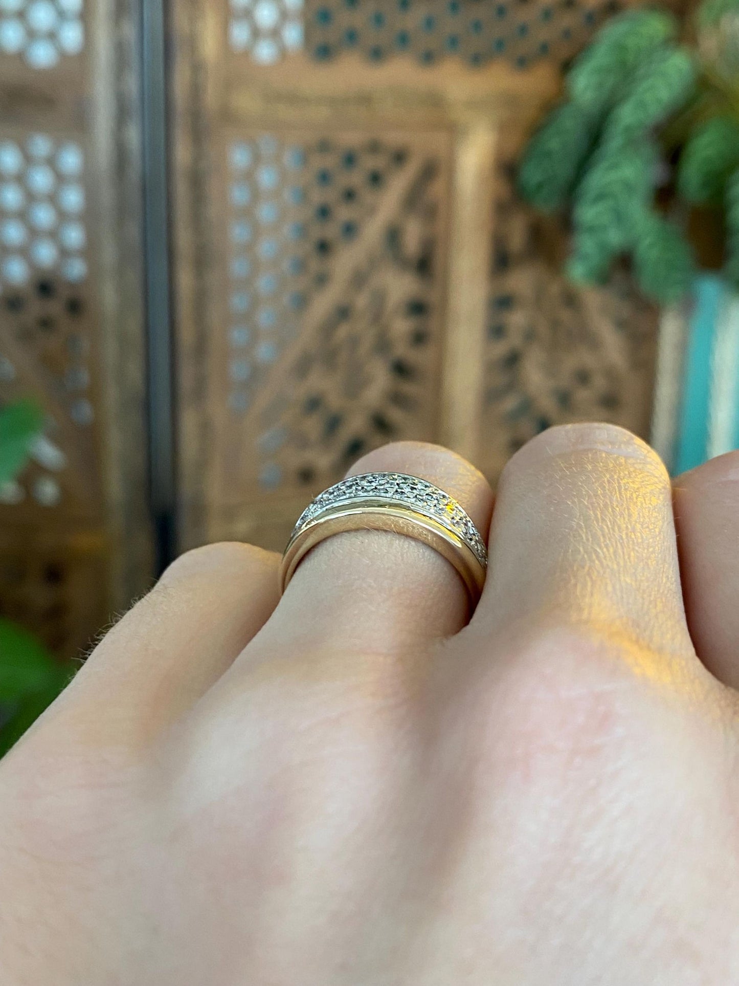 Vintage Solid 14k White & Yellow Gold Diamond Ring Band - Size 5.75
