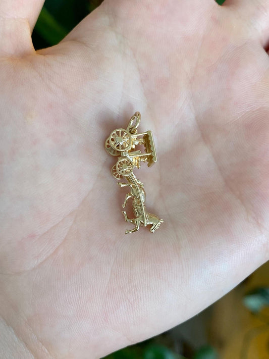 Vintage Solid 9k Yellow Gold Articulated Bermuda Horse Drawn Carriage Charm