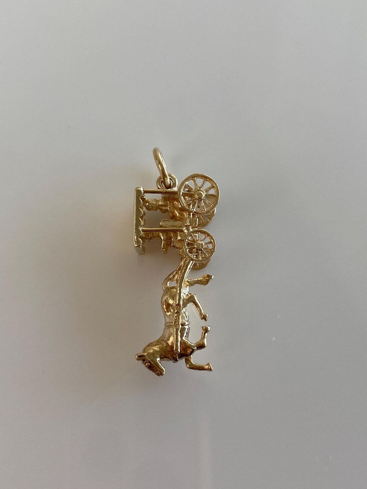 Vintage Solid 9k Yellow Gold Articulated Bermuda Horse Drawn Carriage Charm