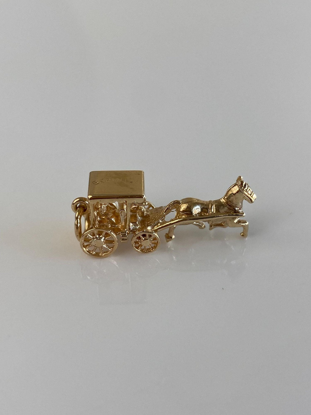 Vintage Solid 9k Yellow Gold Articulated Bermuda Horse Drawn Carriage Charm