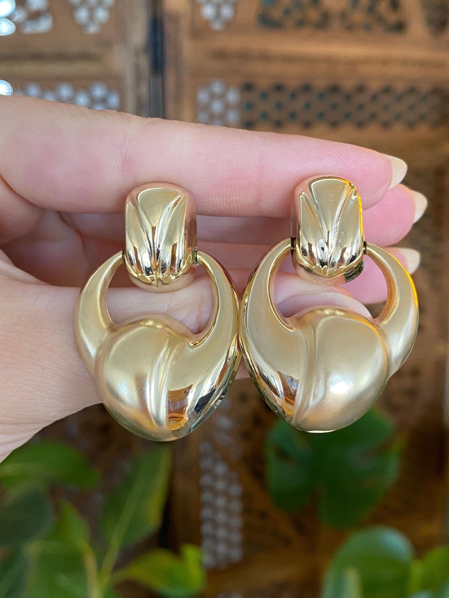 Vintage 14k Yellow Gold Scalloped Drop Stud Earrings
