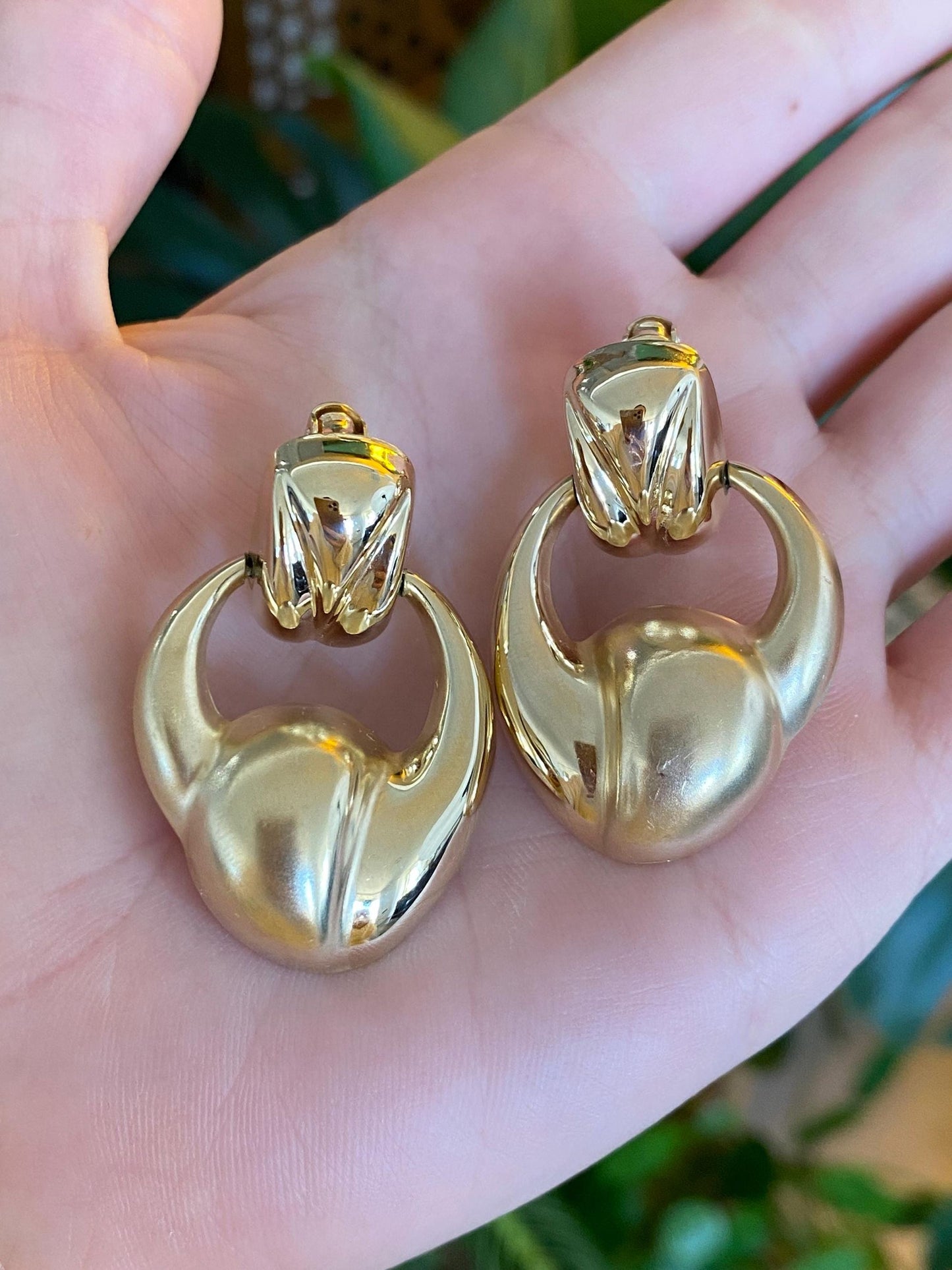 Vintage 14k Yellow Gold Scalloped Drop Stud Earrings