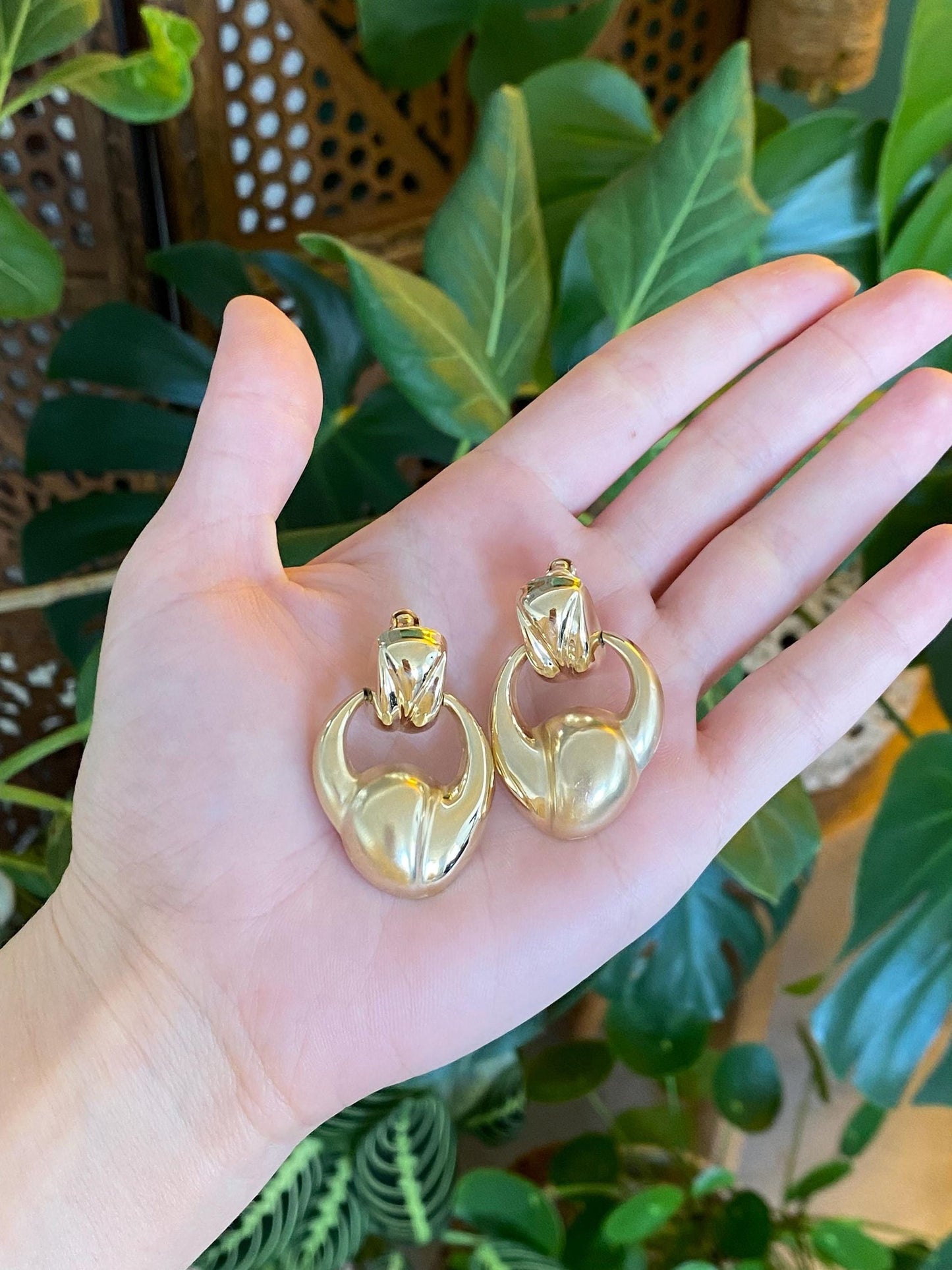 Vintage 14k Yellow Gold Scalloped Drop Stud Earrings
