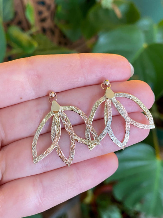 Vintage Solid 14k Tri Tone Gold Pattern Herringbone Chain Dangle Stud Earrings