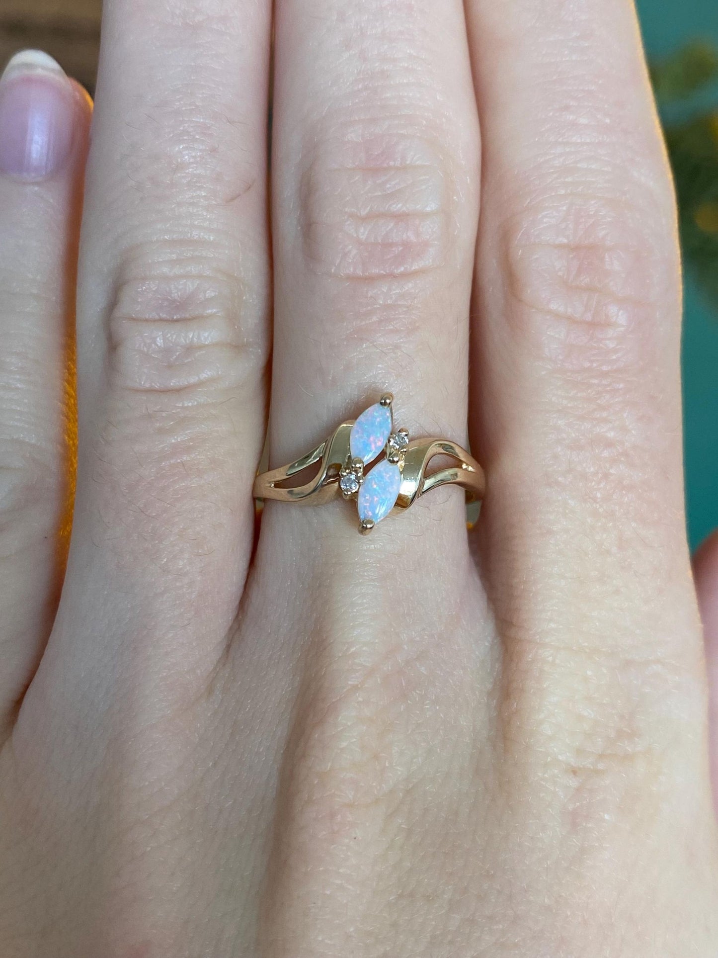 Vintage Solid 14k Yellow Gold Diamond Opal Ring - Size 7.75