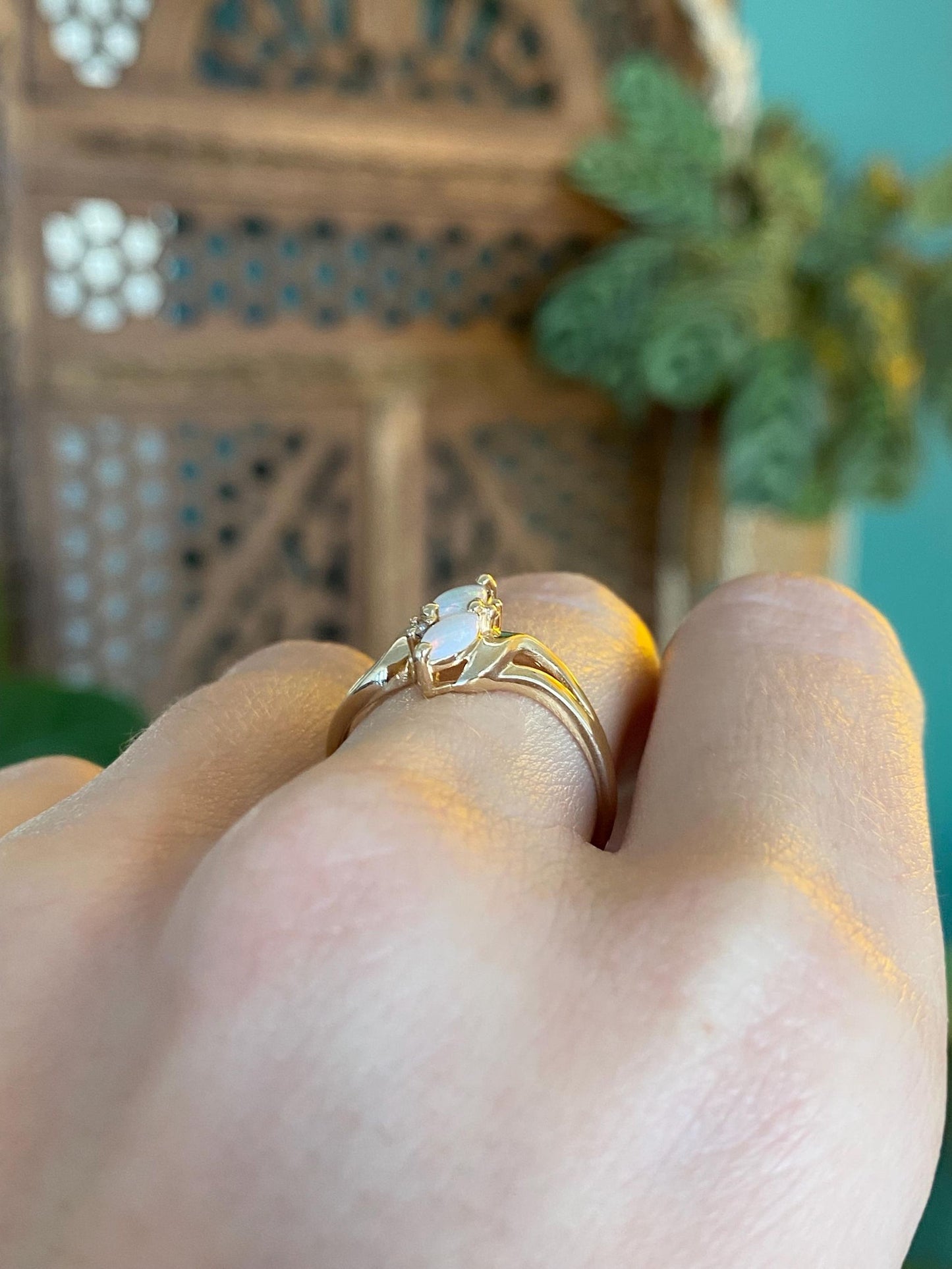 Vintage Solid 14k Yellow Gold Diamond Opal Ring - Size 7.75