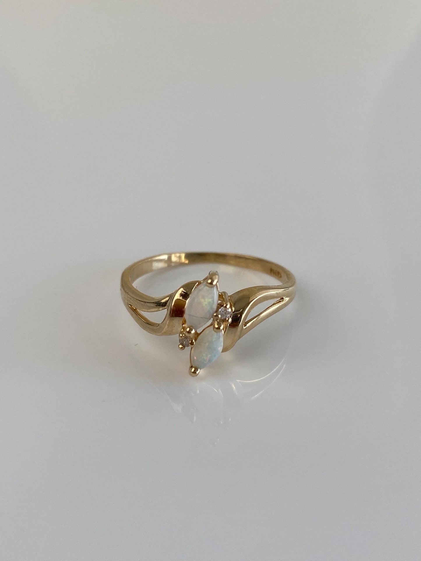 Vintage Solid 14k Yellow Gold Diamond Opal Ring - Size 7.75