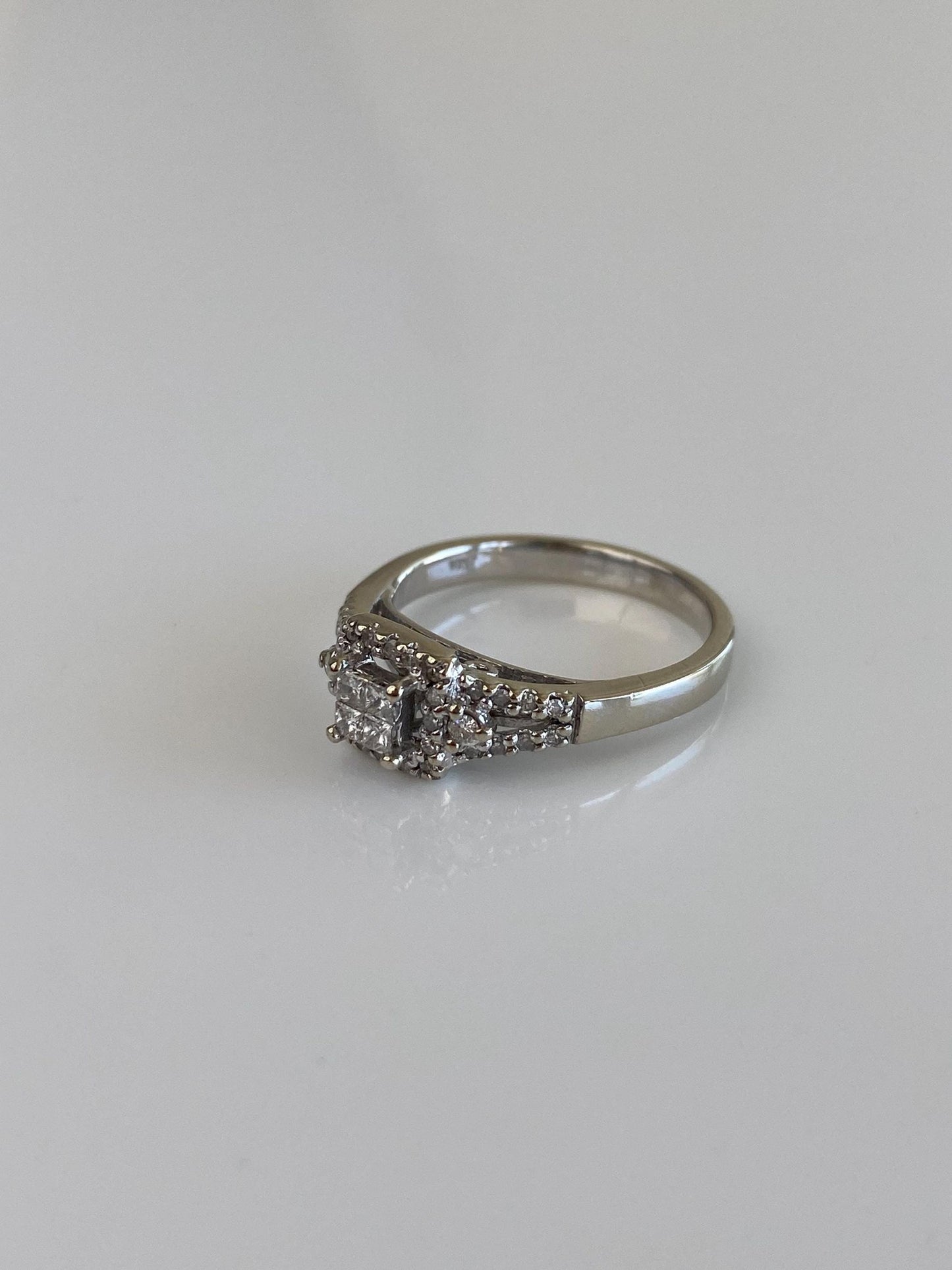 Vintage Solid 10k White Gold Diamond Ring - Size 6.5