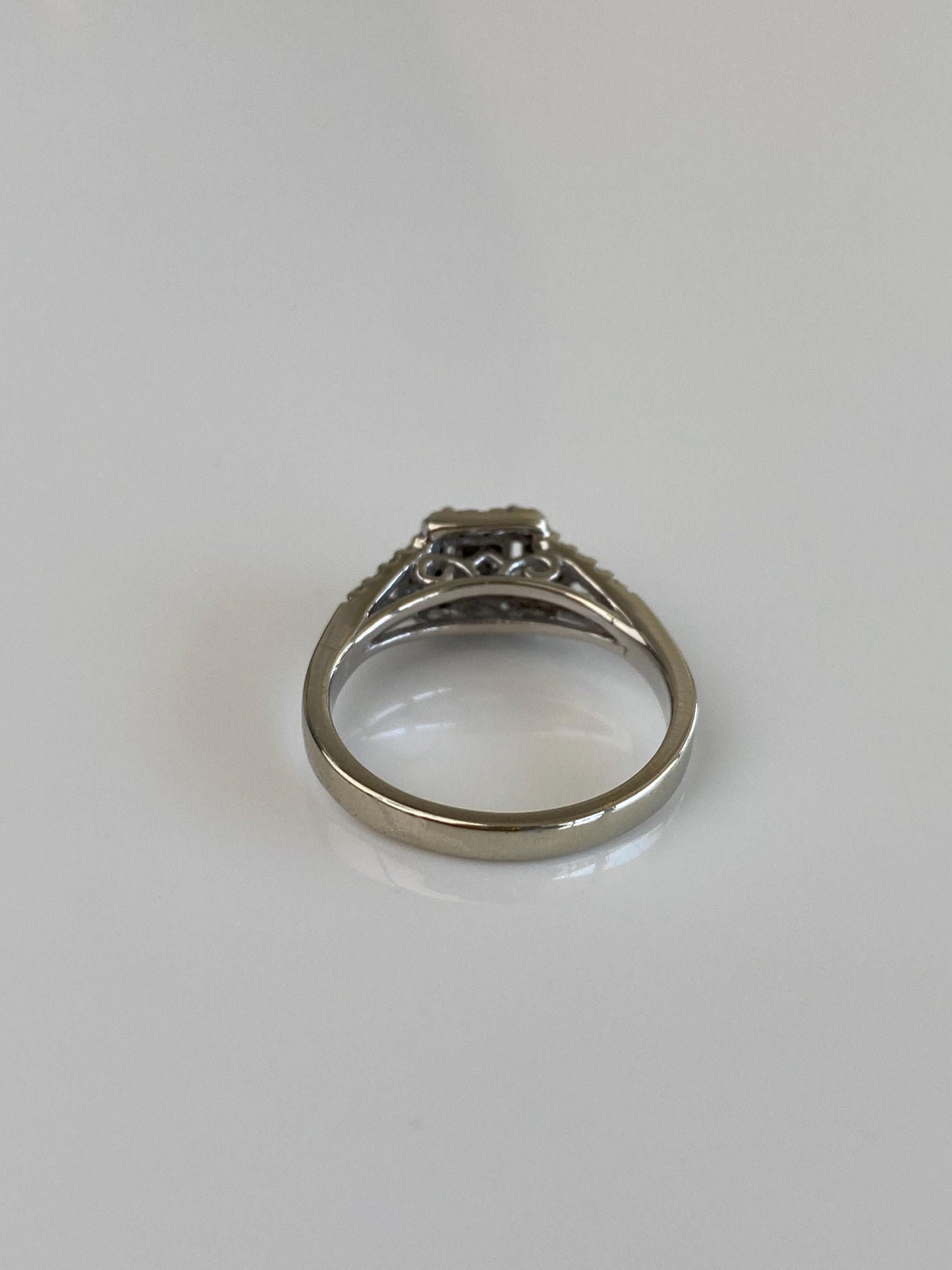 Vintage Solid 10k White Gold Diamond Ring - Size 6.5