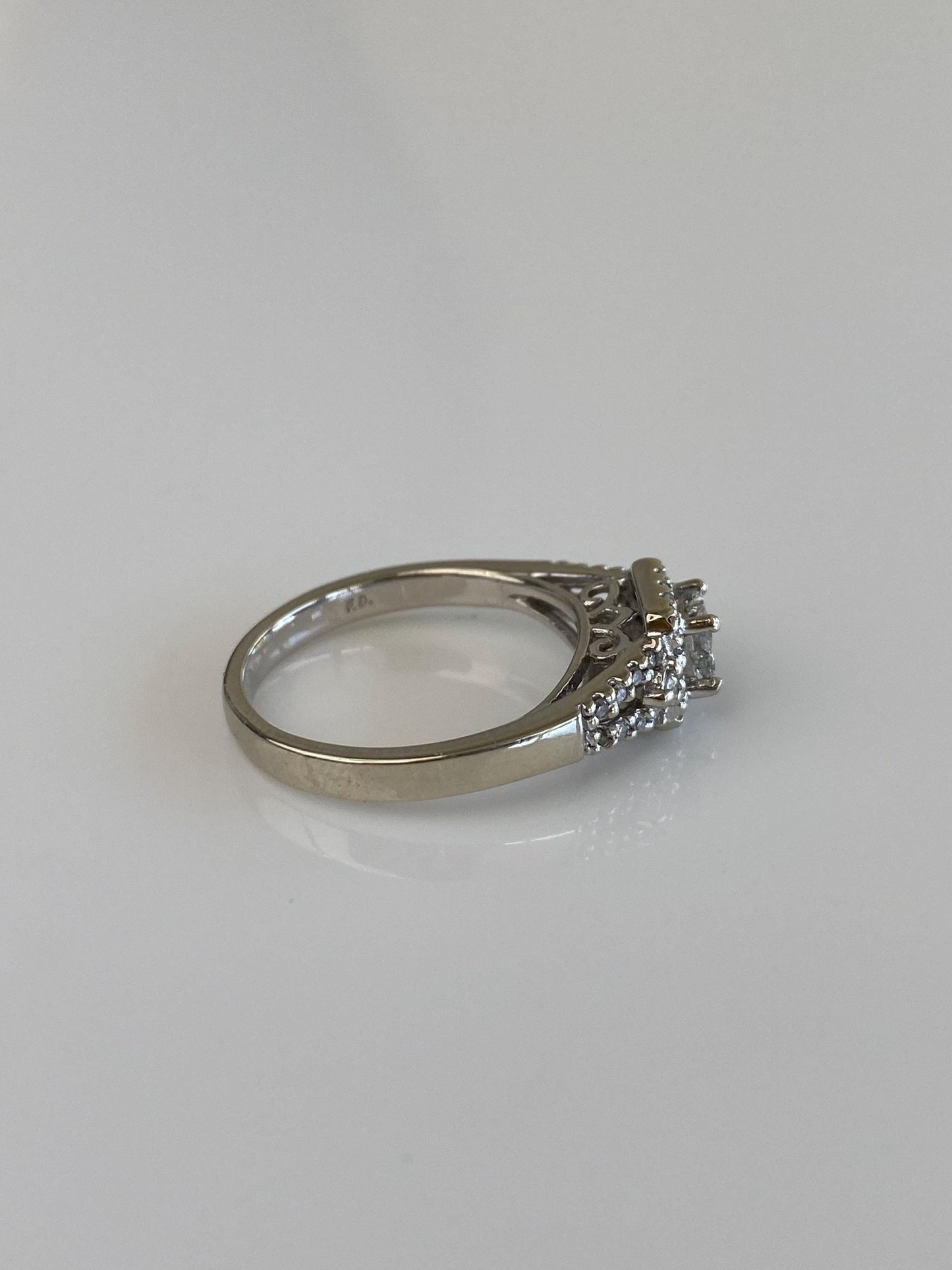 Vintage Solid 10k White Gold Diamond Ring - Size 6.5