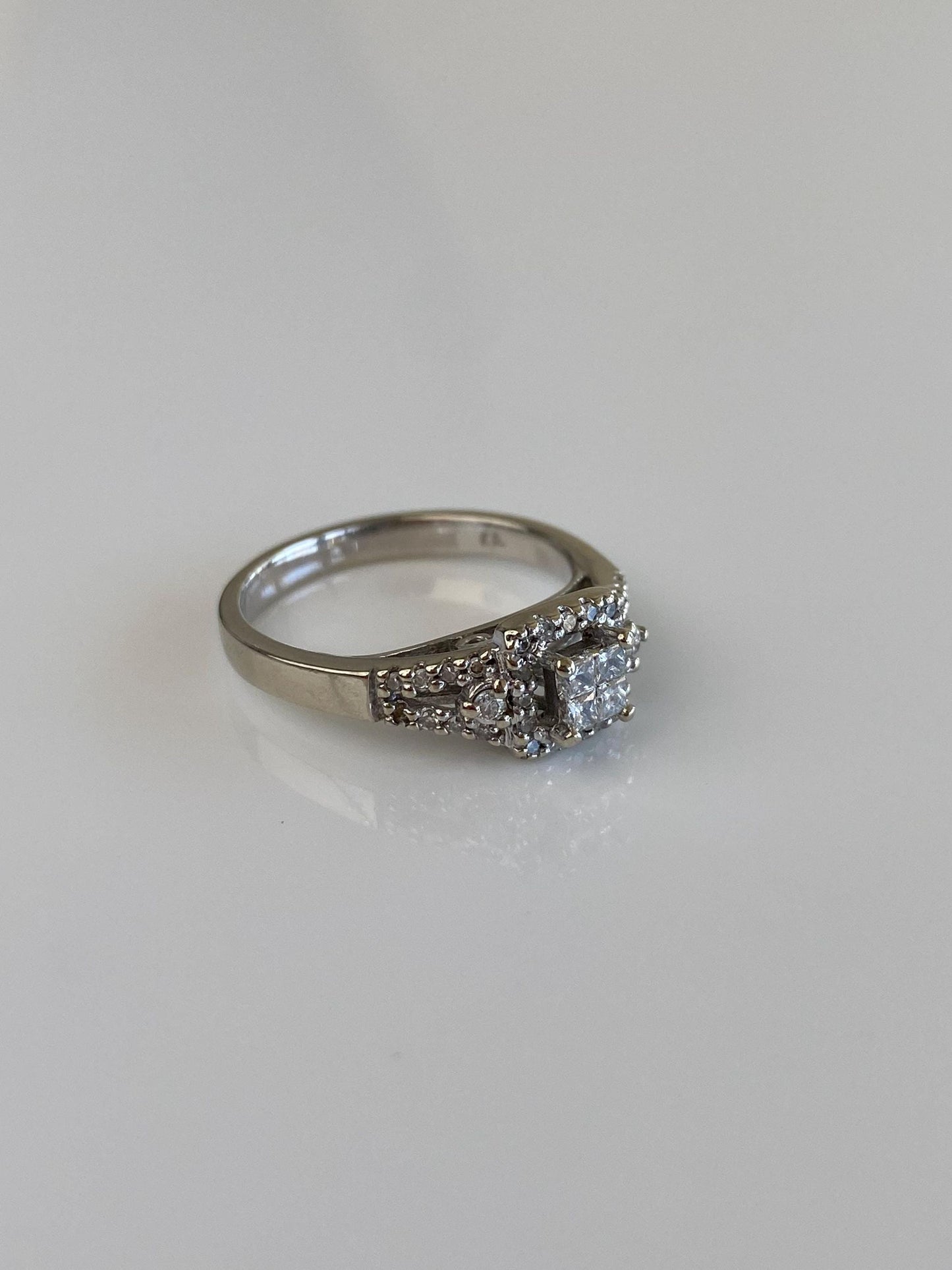 Vintage Solid 10k White Gold Diamond Ring - Size 6.5