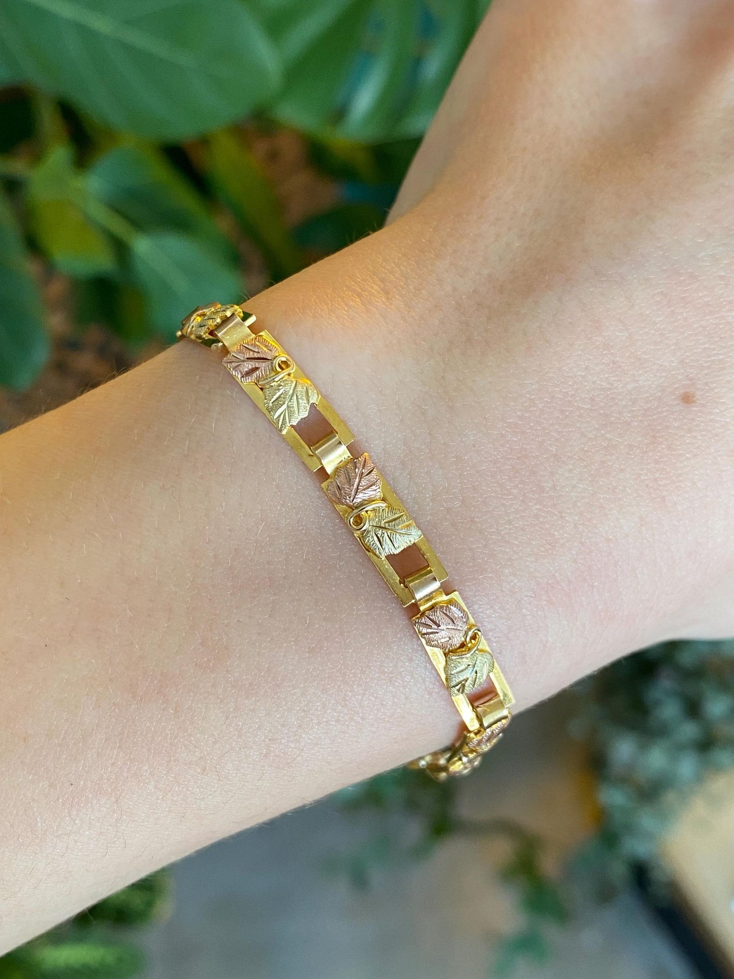 Vintage Solid 10k Black Hills Gold Leaves Link Bracelet - 7 inches