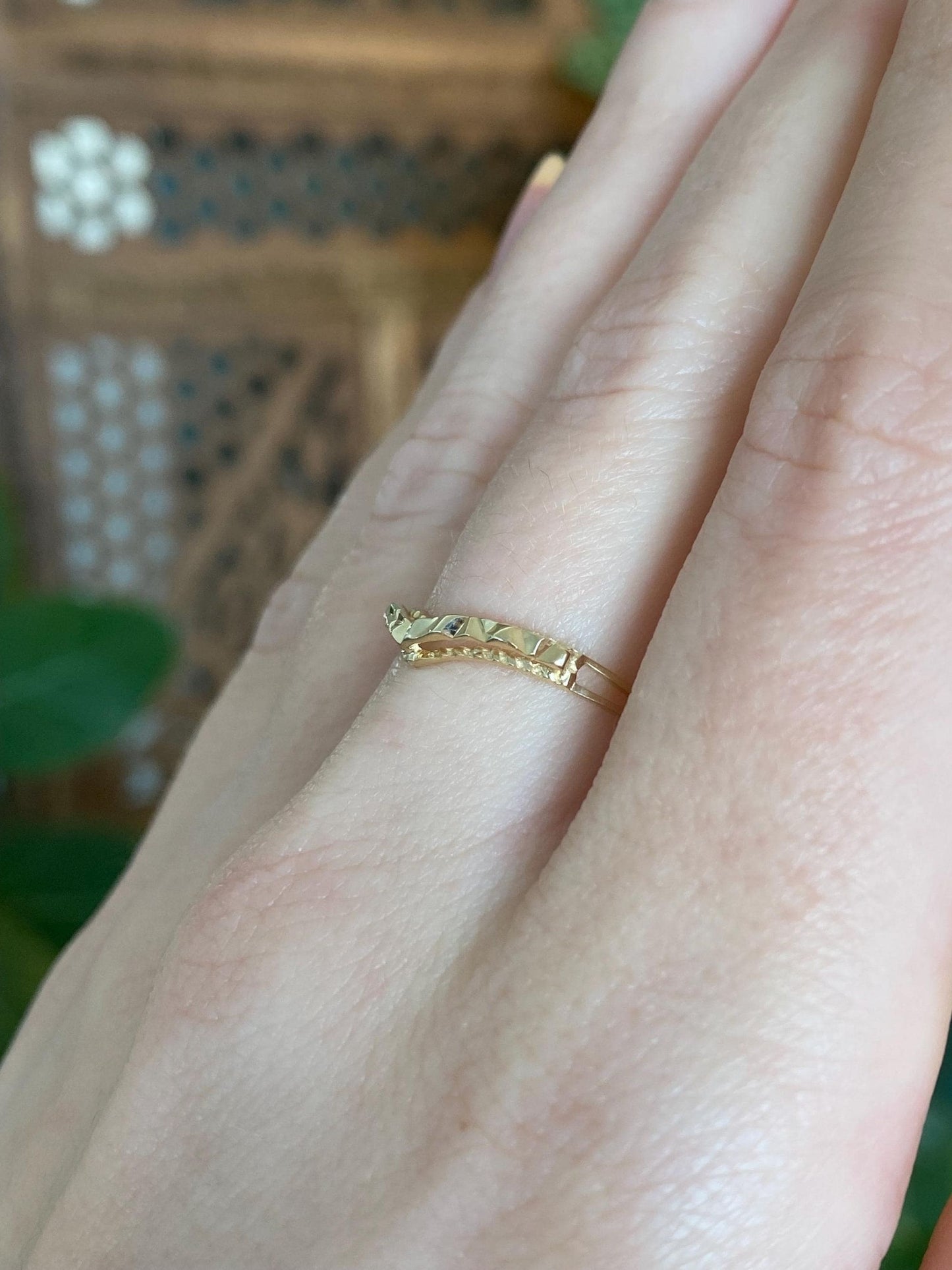 Vintage Solid 14k Yellow Gold Diamond Cut Chevron Ring Band - Size 6.5