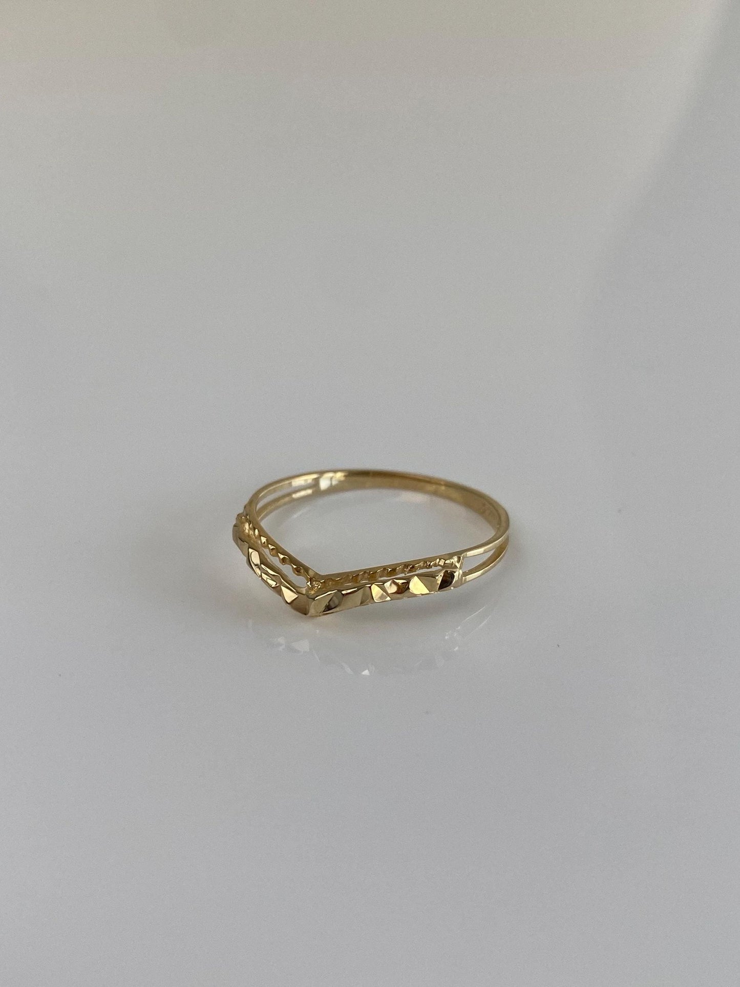 Vintage Solid 14k Yellow Gold Diamond Cut Chevron Ring Band - Size 6.5