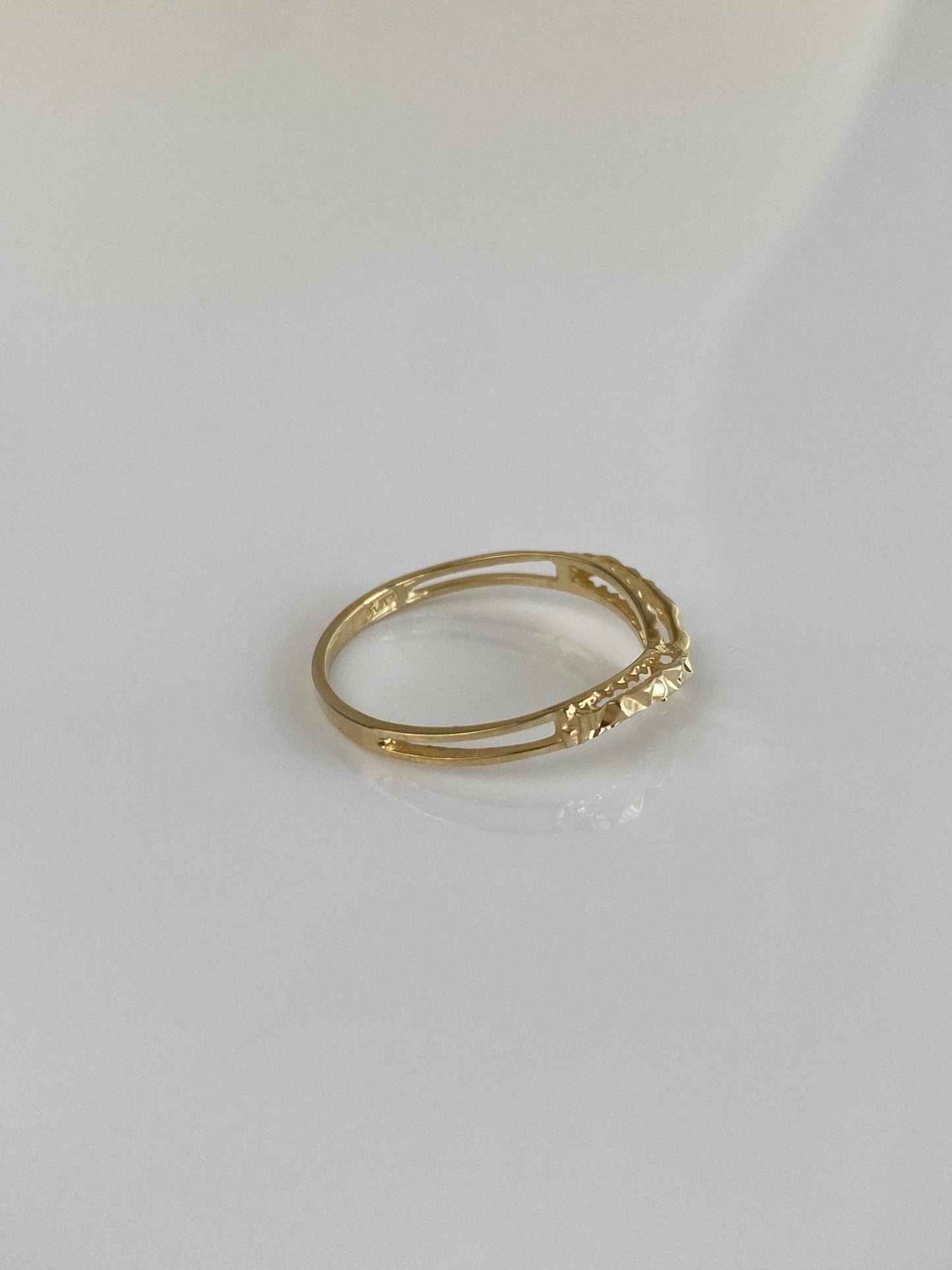 Vintage Solid 14k Yellow Gold Diamond Cut Chevron Ring Band - Size 6.5