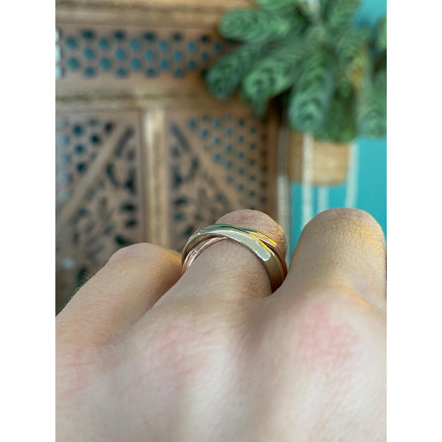 Vintage Solid 14k Tri Tone Gold Rolling Ring - Size 4.75